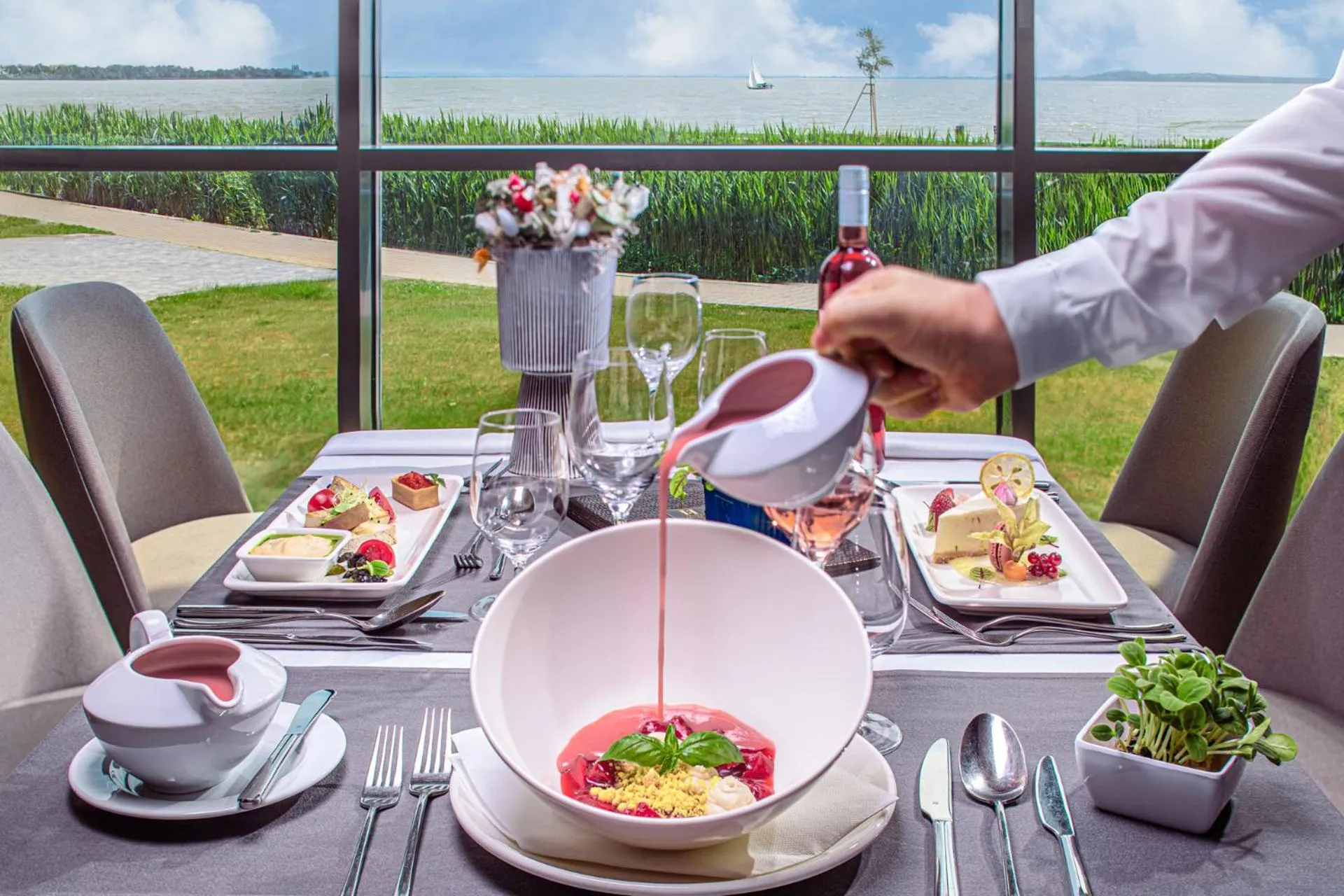 Restaurant/places to eat in Hotel Helikon, Keszthely