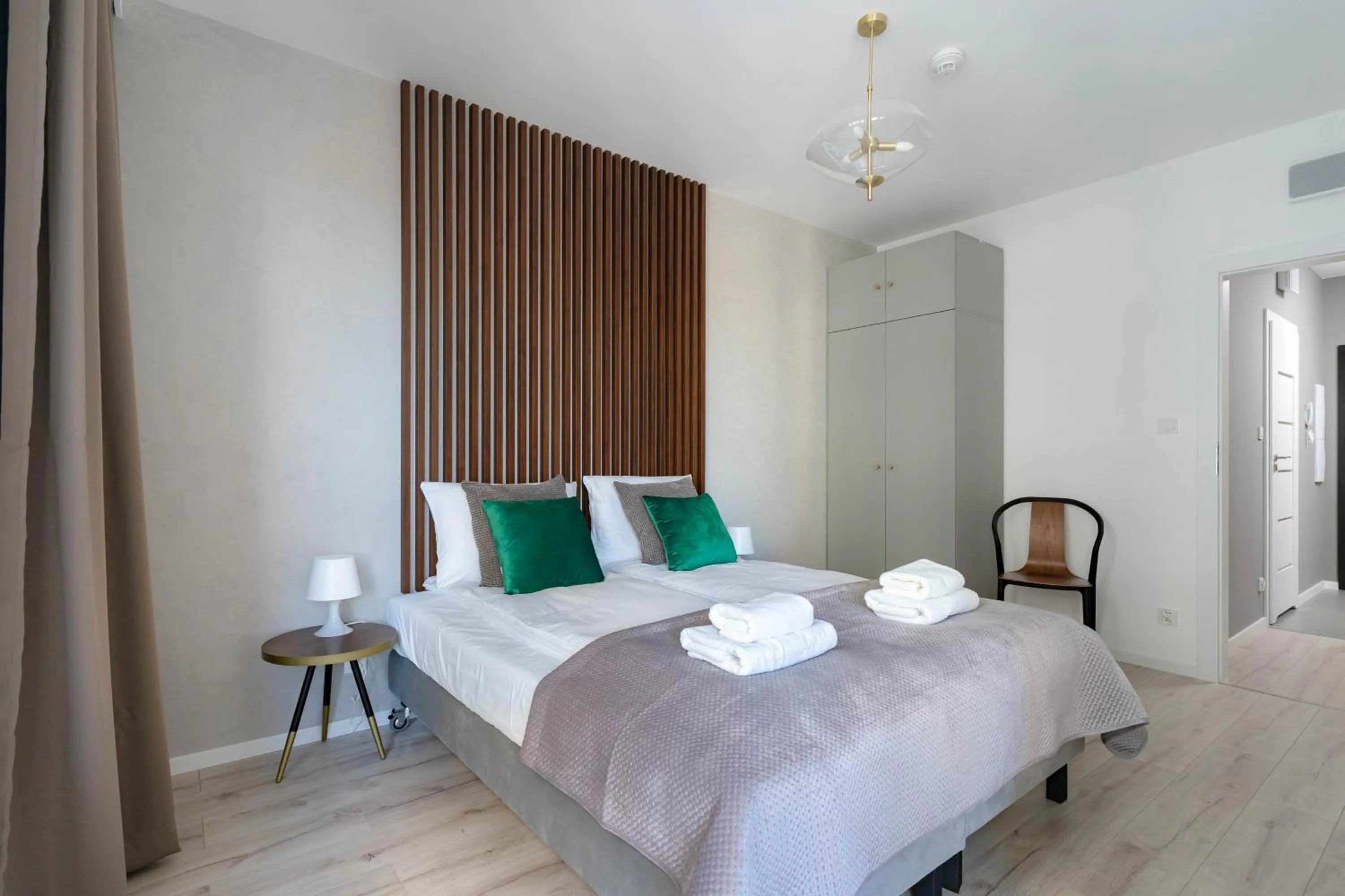 Bed in Symphony Modern Tower Apartamenty