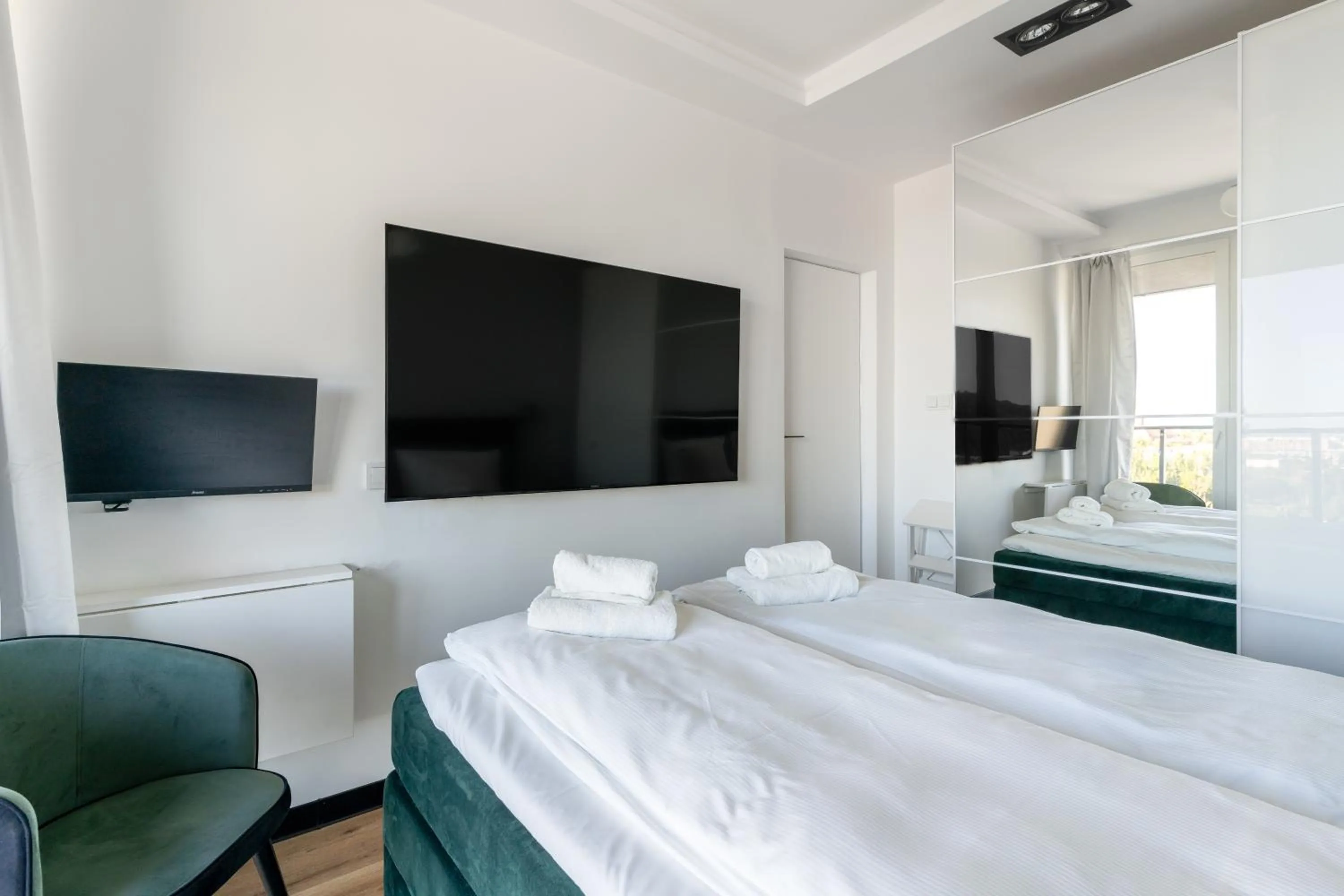 Bed in Symphony Modern Tower Apartamenty