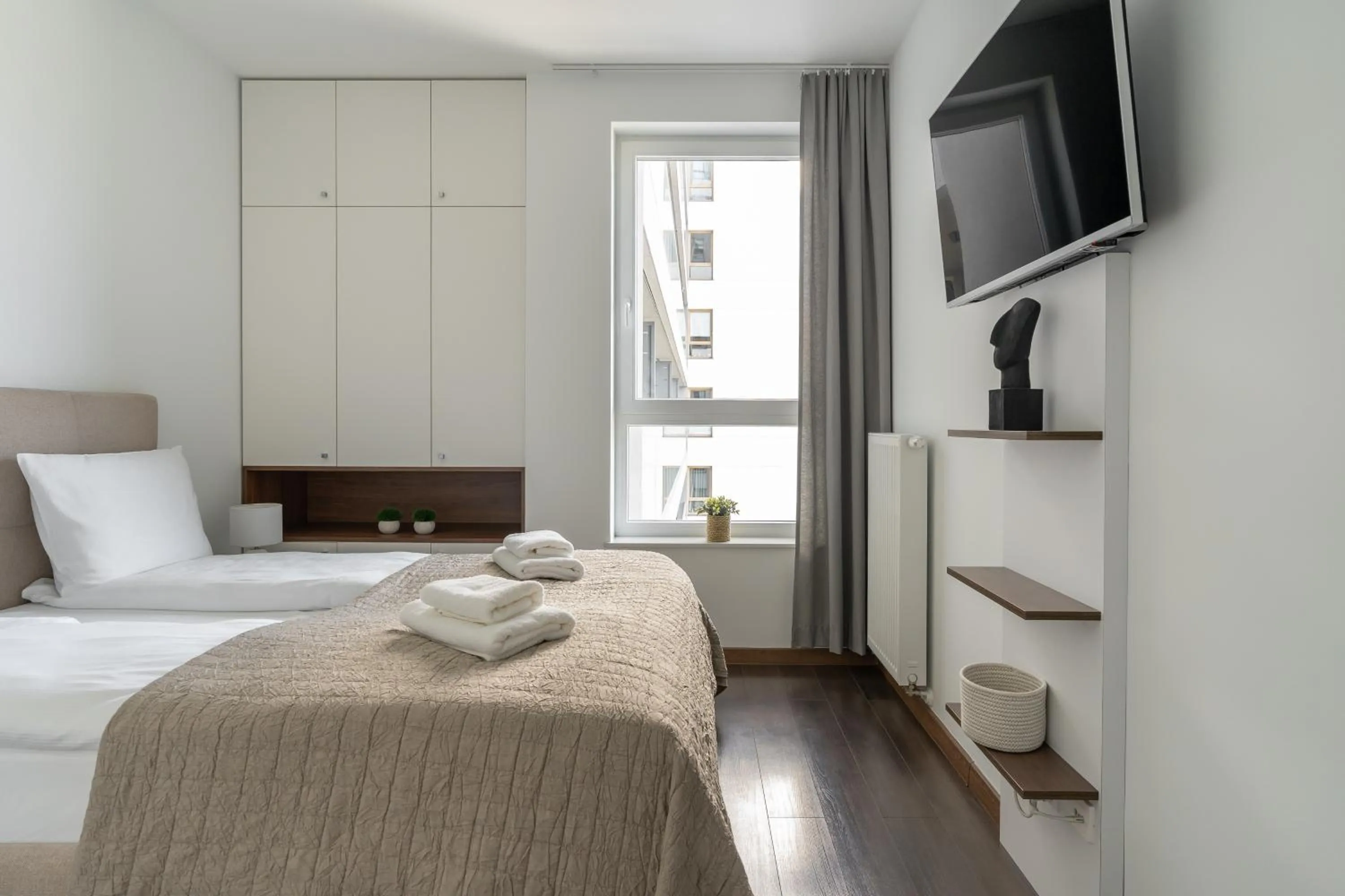 Bed in Symphony Modern Tower Apartamenty