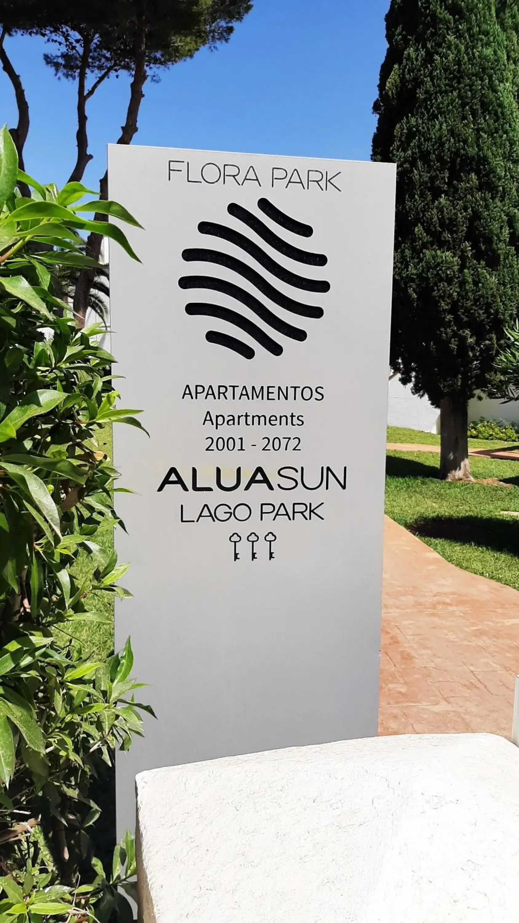 Lobby or reception in Aparthotel FLORA PARK & AQUAROCK Lobby or reception in Aparthotel FLORA PARK & AQUAROCK