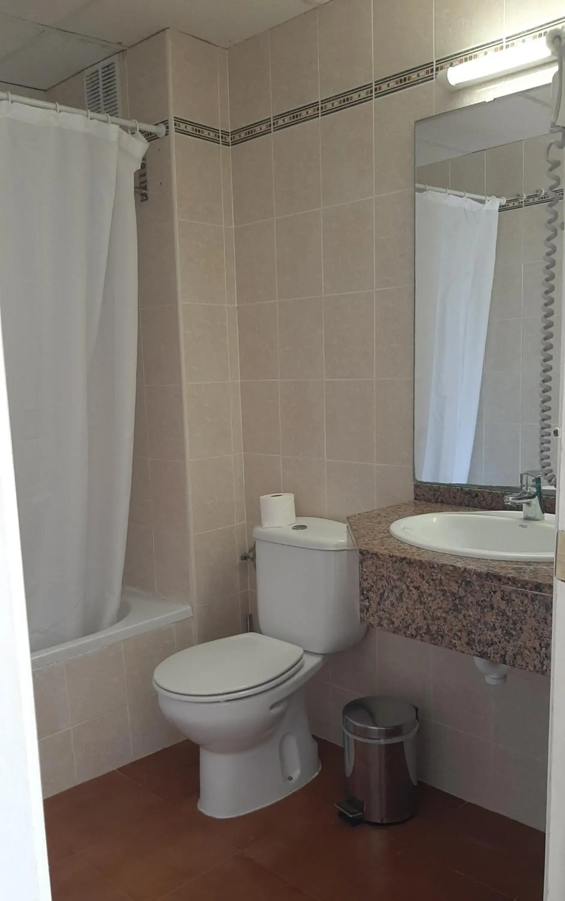 Bathroom in Aparthotel FLORA PARK & AQUAROCK Bathroom in Aparthotel FLORA PARK & AQUAROCK