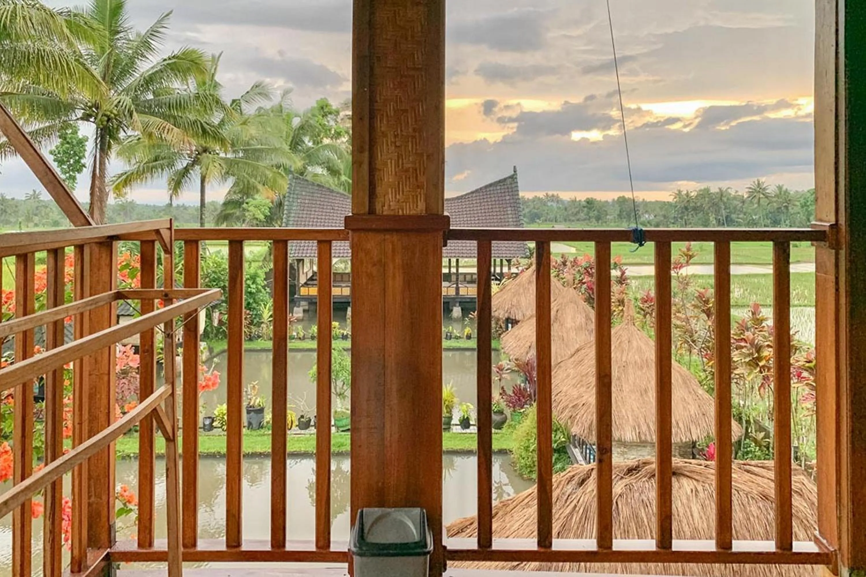 Lesehan Cahaya Tetebatu Inn Syariah at Desa Wisata