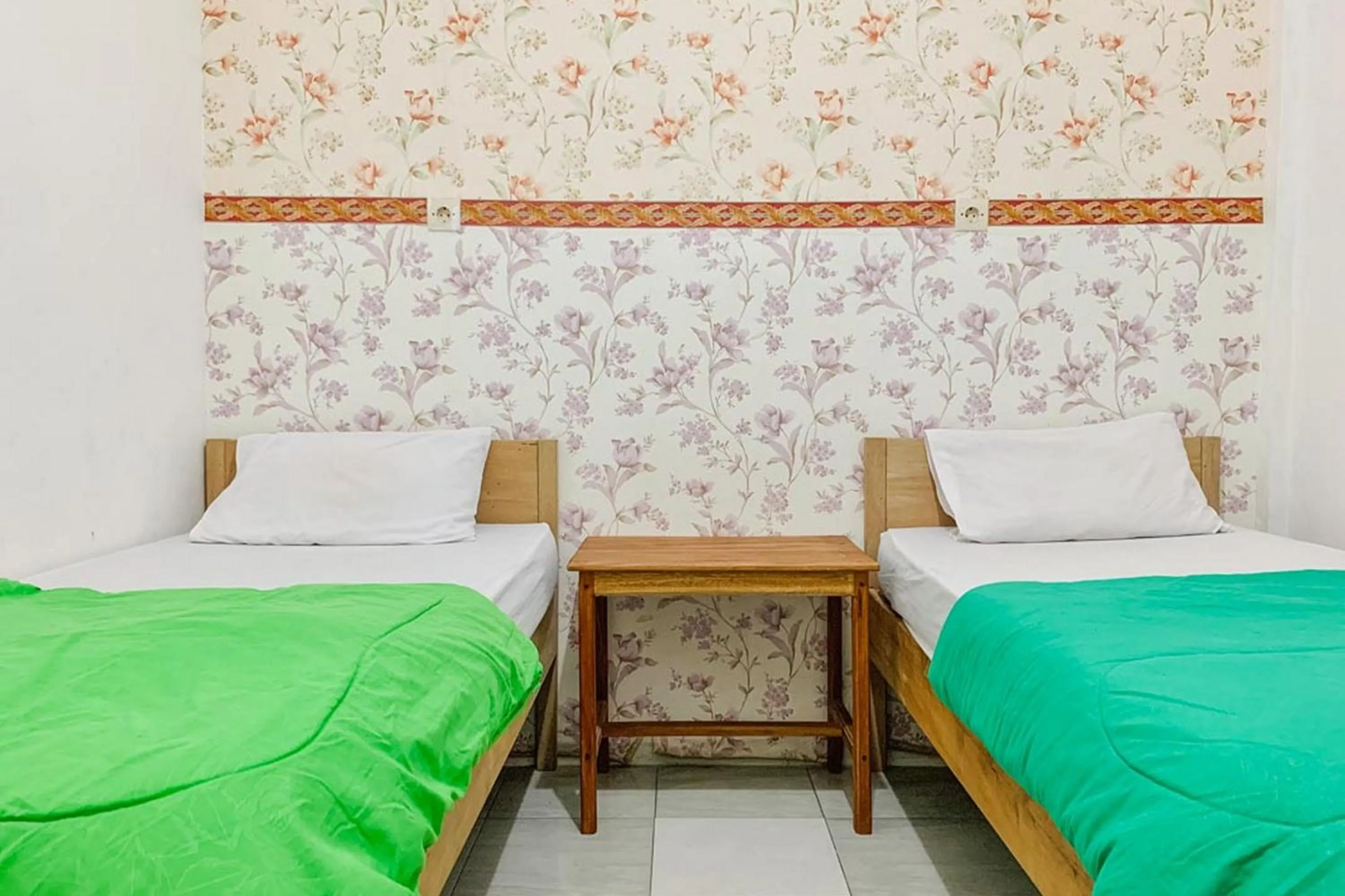 Bed in Lesehan Cahaya Tetebatu Inn Syariah at Desa Wisata