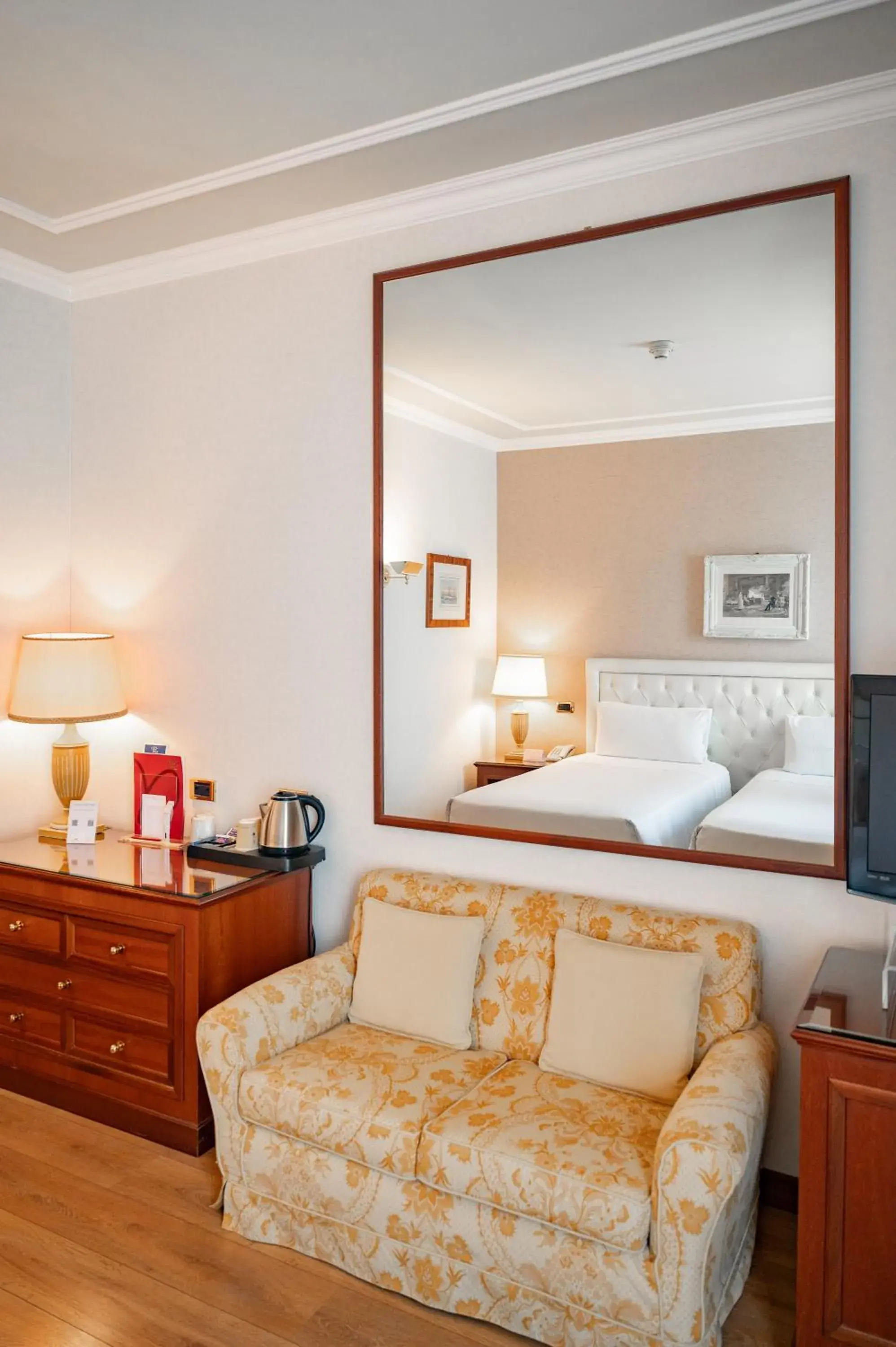 Photo of the whole room, Bed in Hotel Internazionale Photo of the whole room, Bed in Hotel Internazionale