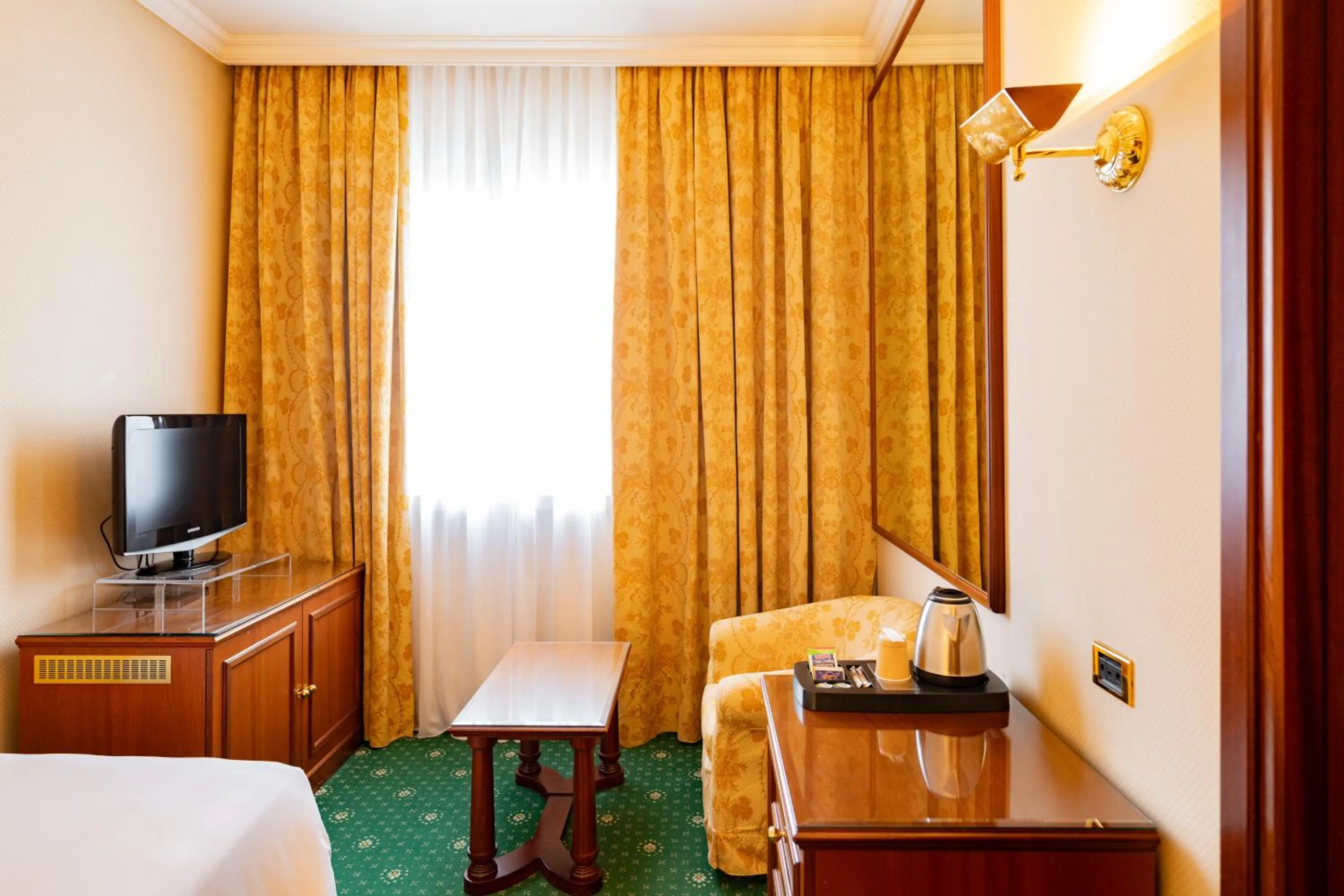 TV and multimedia, Bed in Hotel Internazionale