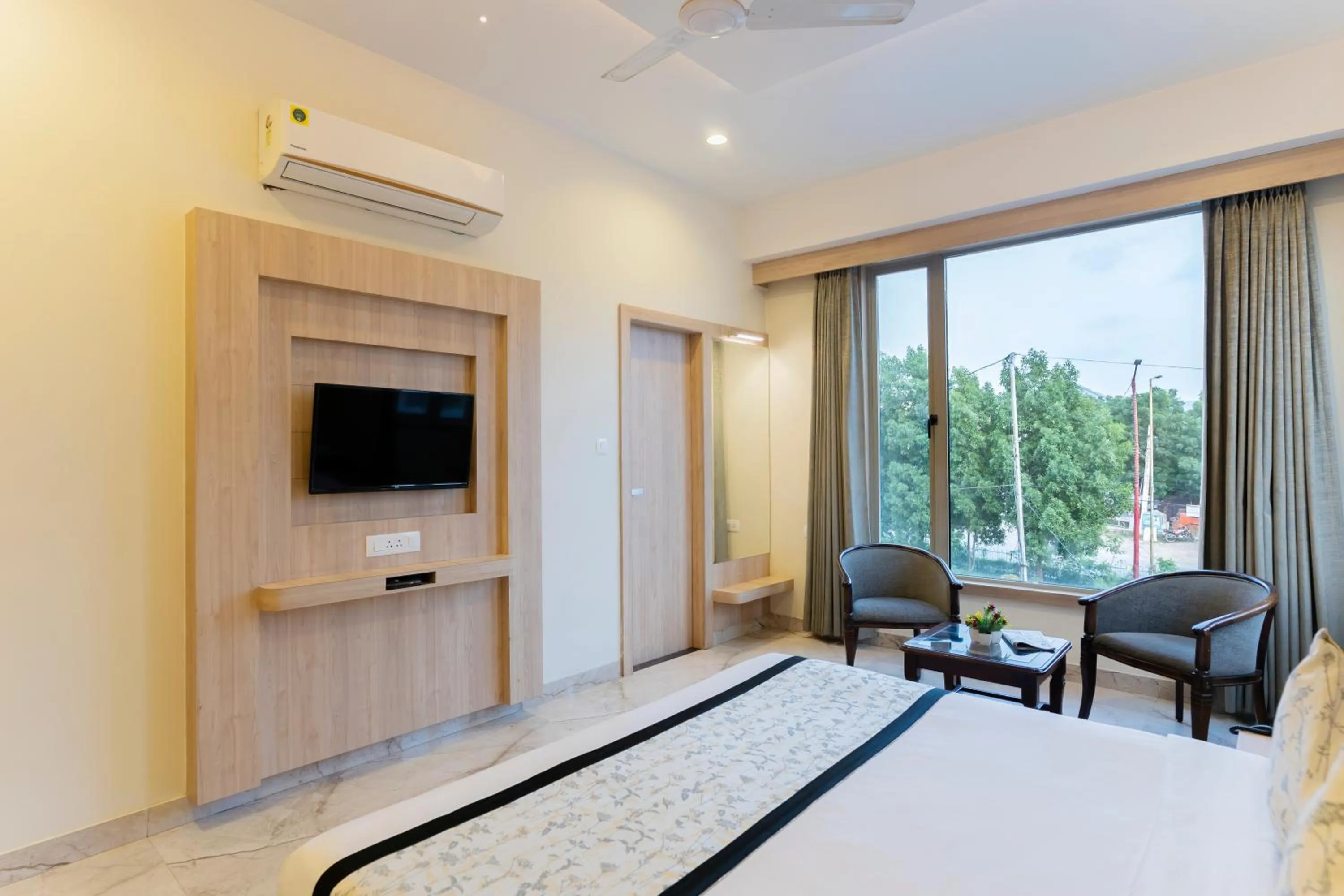 View (from property/room), Bed in Hotel Lilichham