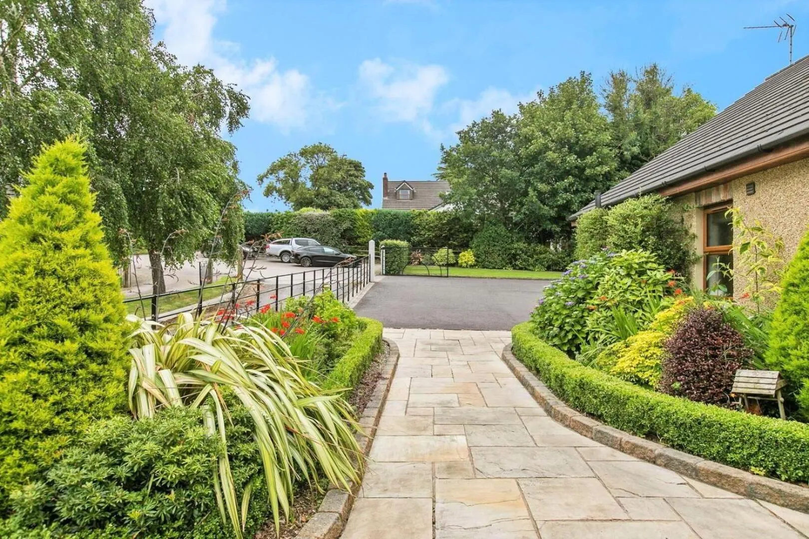 Property building in Dunhill Cottage B&B