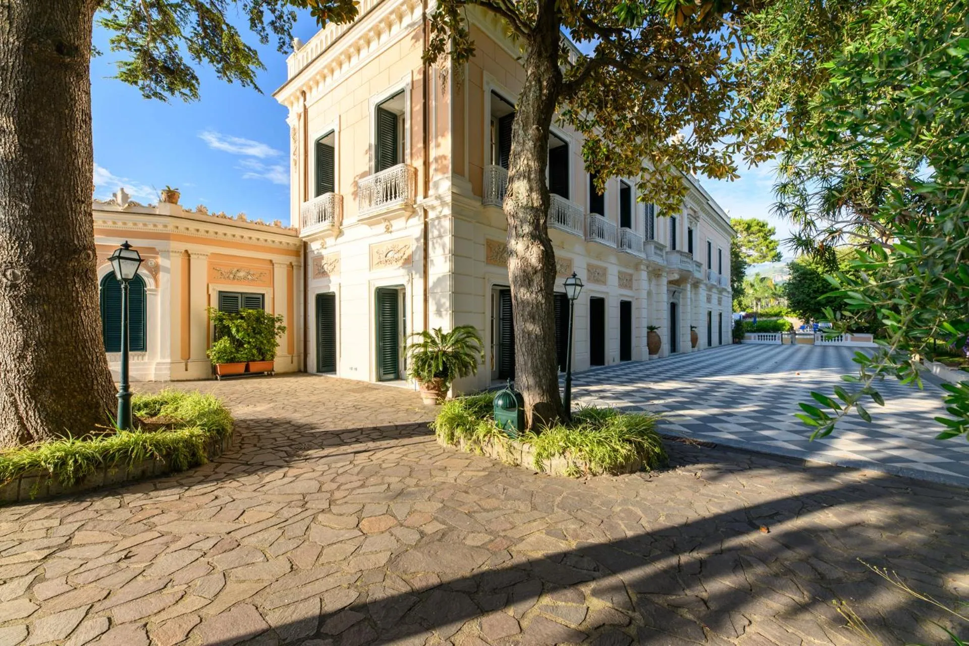 Property building in Parco dei Principi