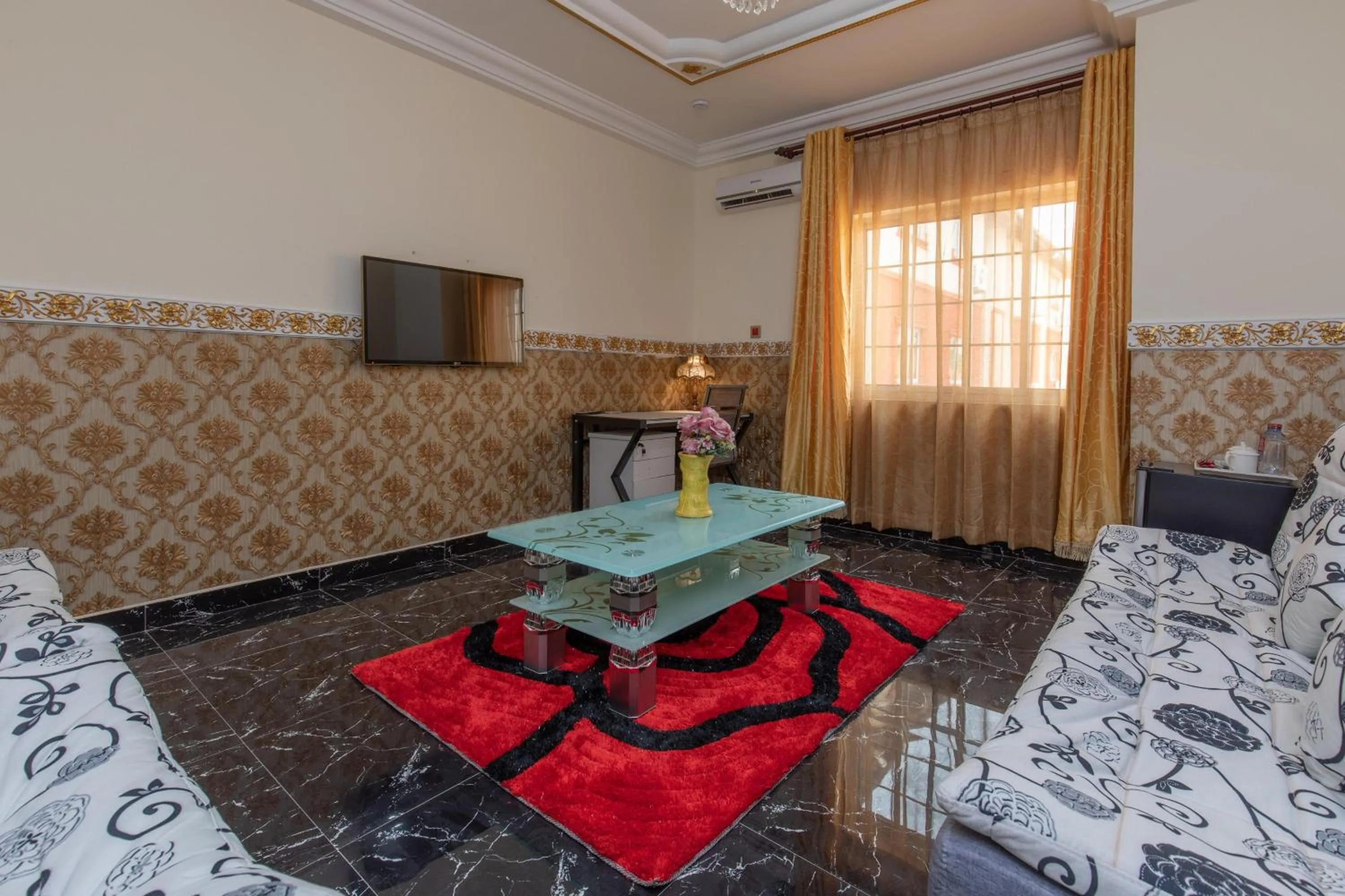 TV and multimedia in Amazing Grace Hotel & Suites