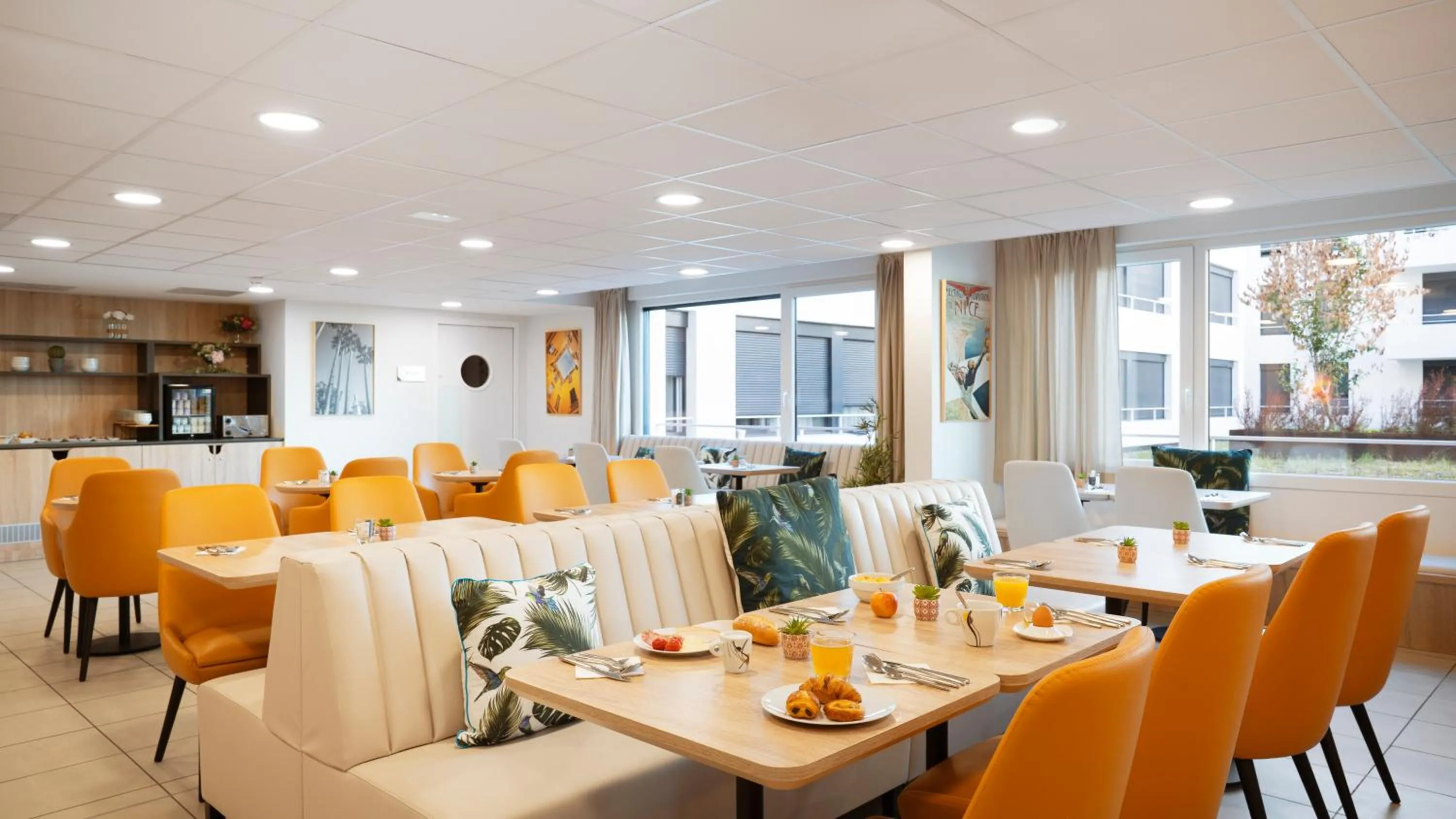 Breakfast in Residhome Nice Aéroport