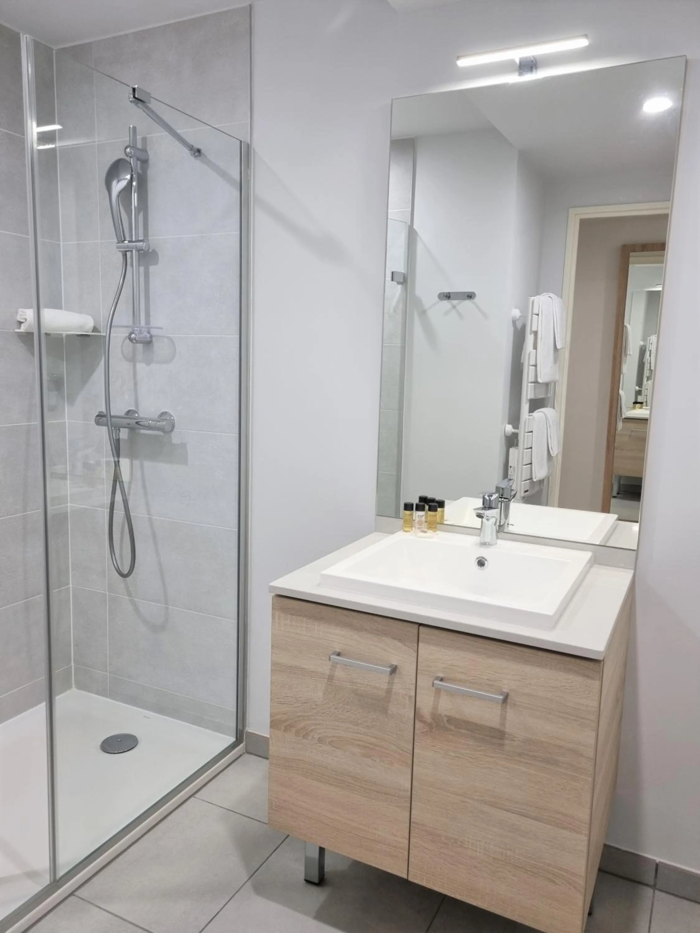 Bathroom in Residhome Nice Aéroport