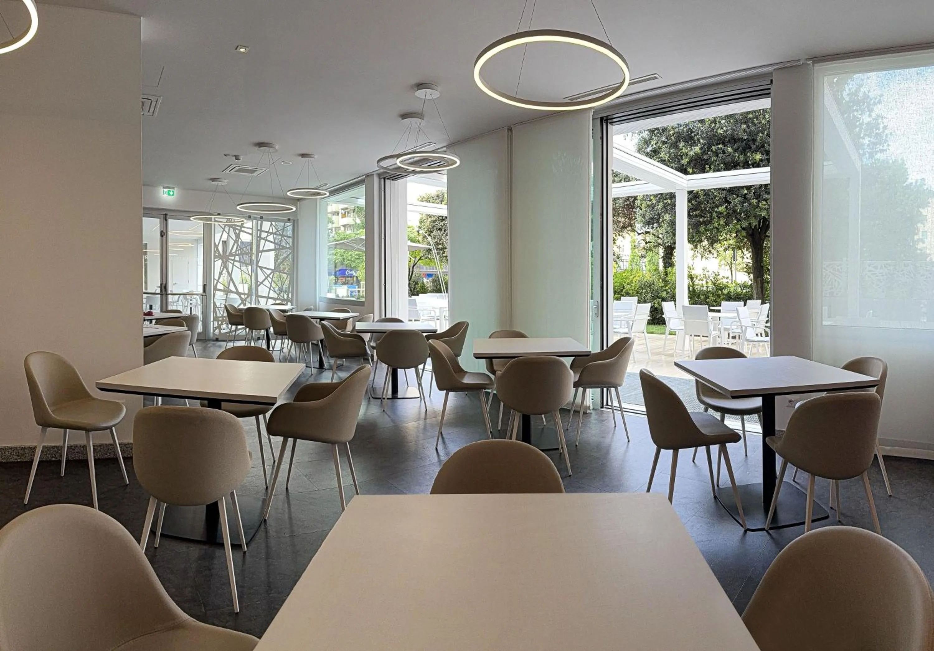 Restaurant/places to eat in Hotel Raffaello