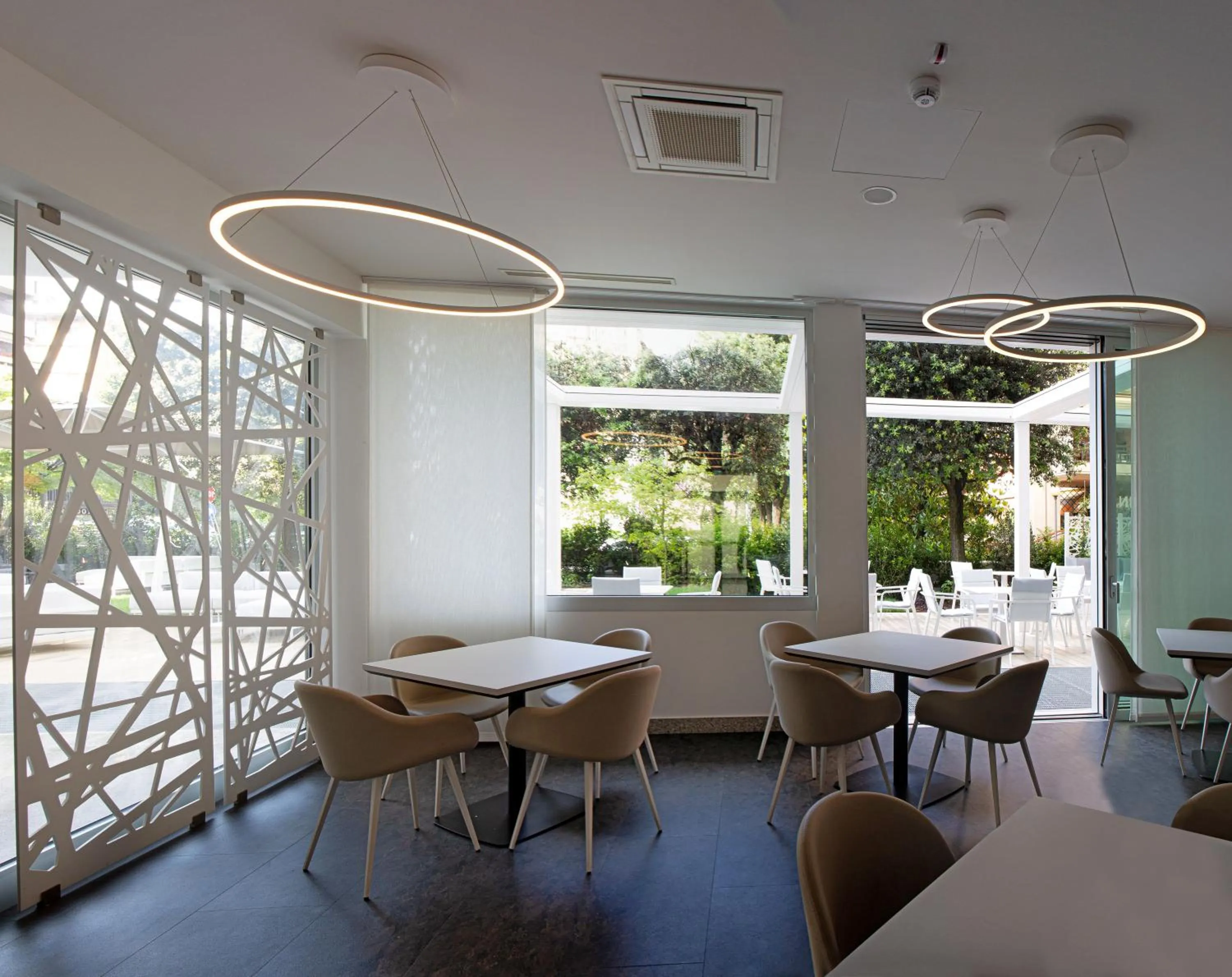 Restaurant/places to eat in Hotel Raffaello