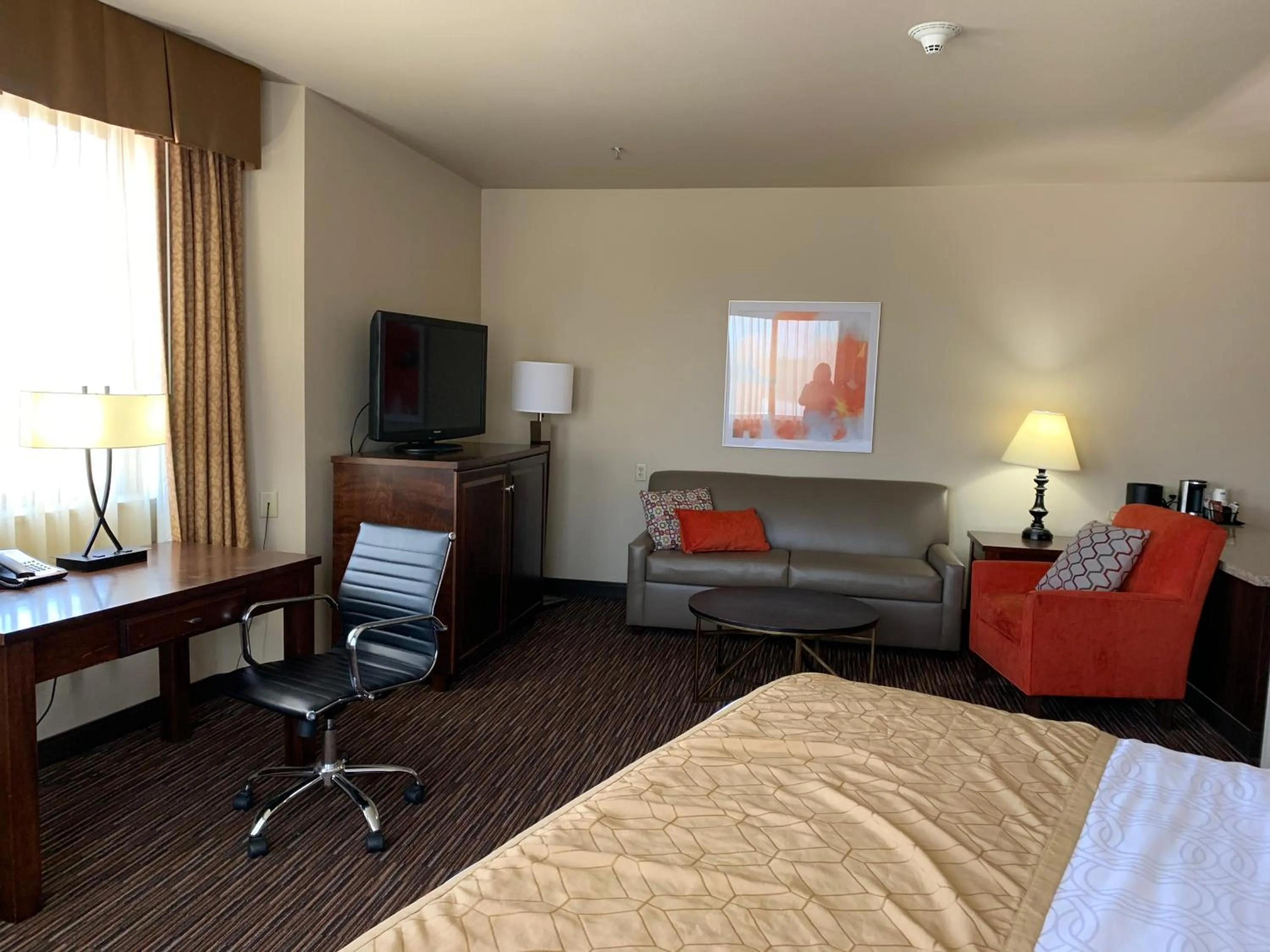 Bed in Radisson Hotel River Falls