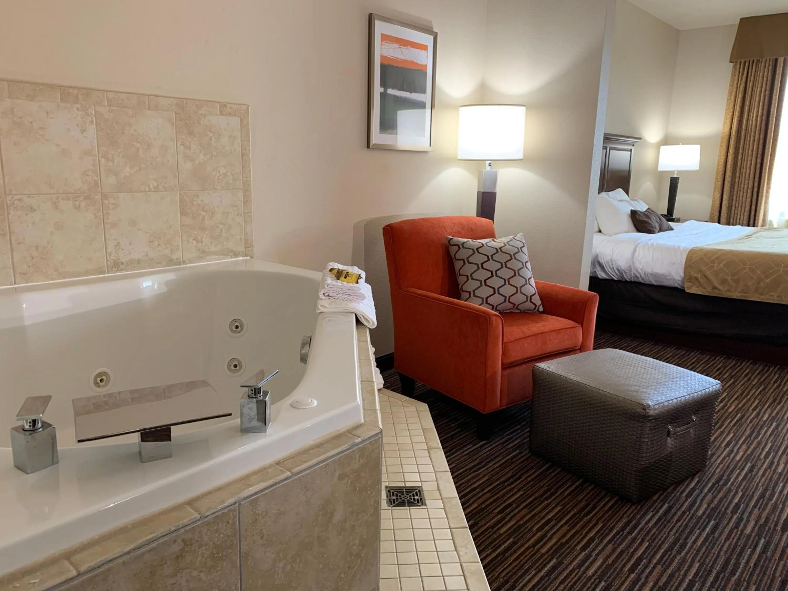 Bed in Radisson Hotel River Falls