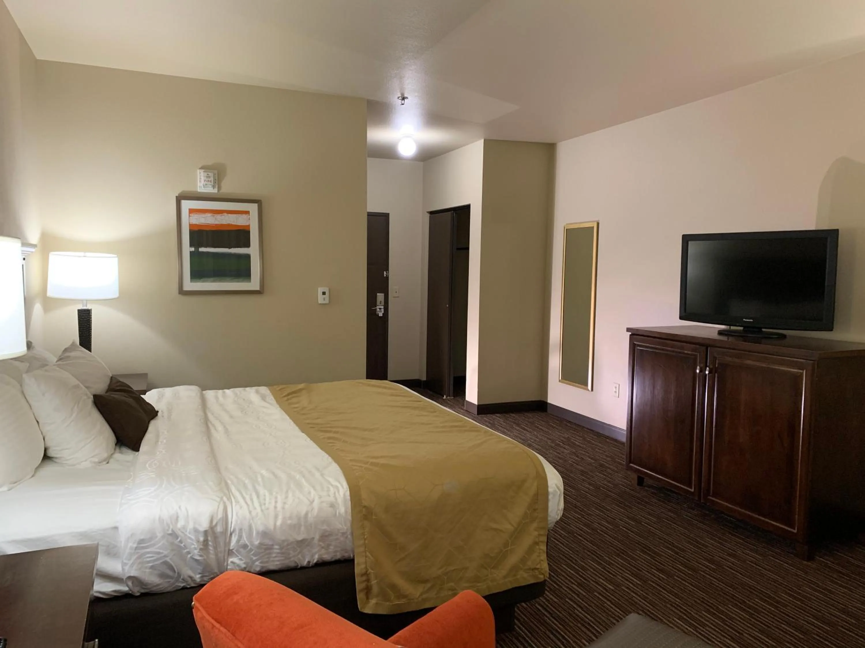 Bed in Radisson Hotel River Falls