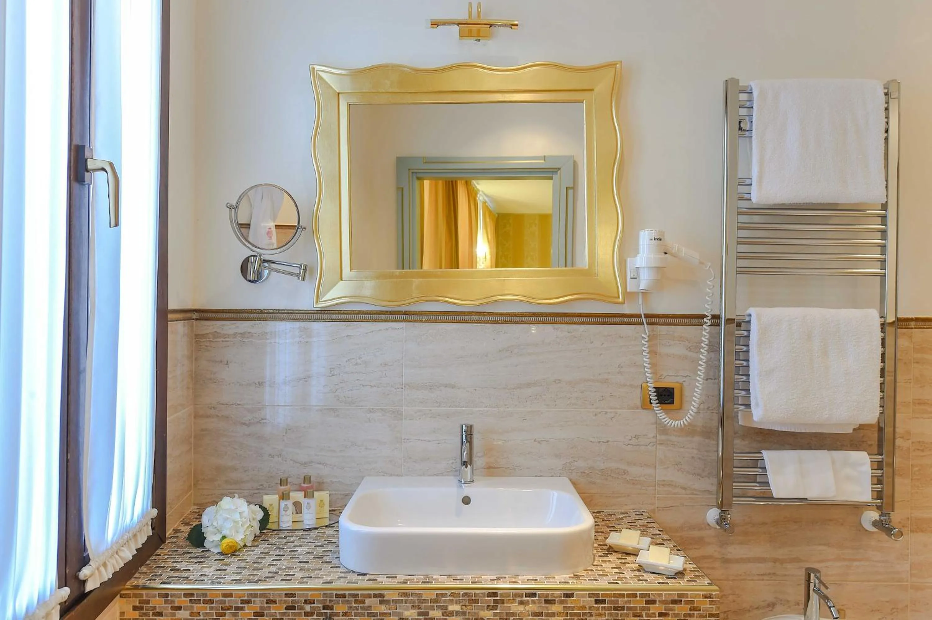 Bathroom in Savoia & Jolanda