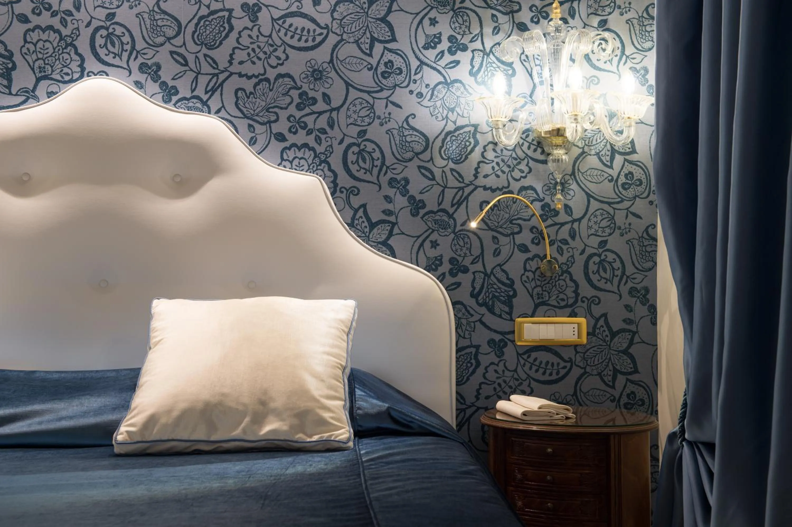 Bedroom in Savoia & Jolanda