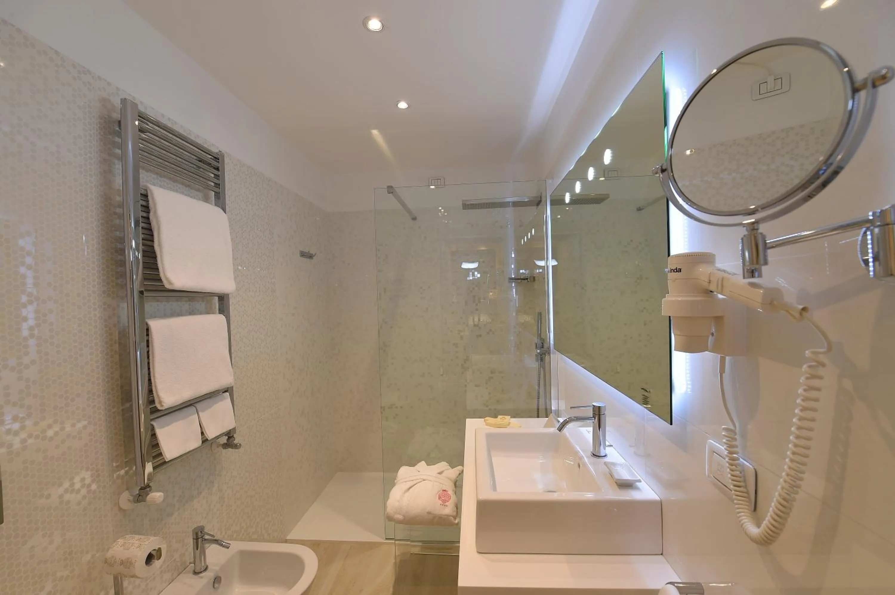 Shower in Savoia & Jolanda