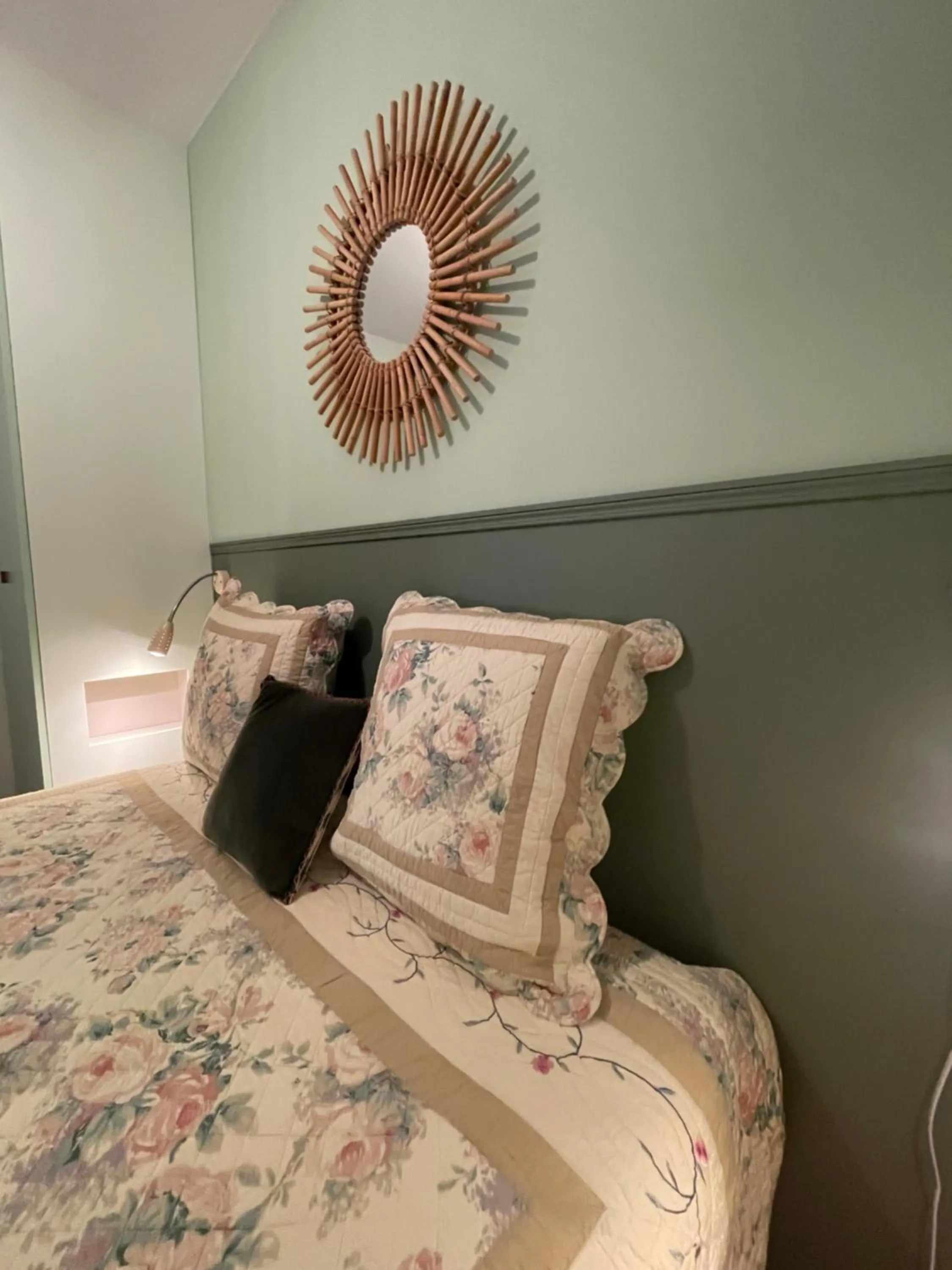 Bedroom, Bed in Villa Daphné