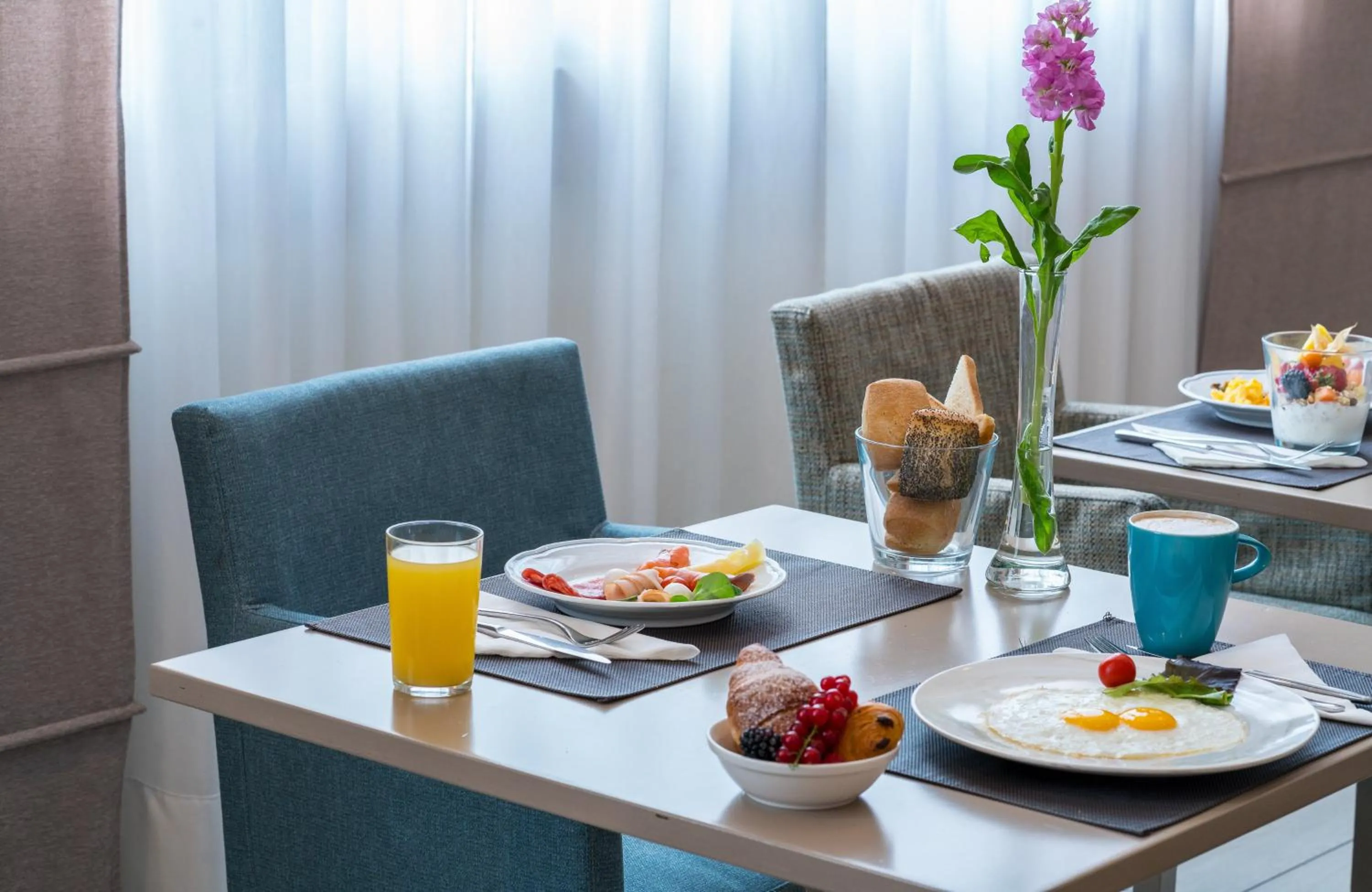 Breakfast in Leonardo Hotel Milan City Center