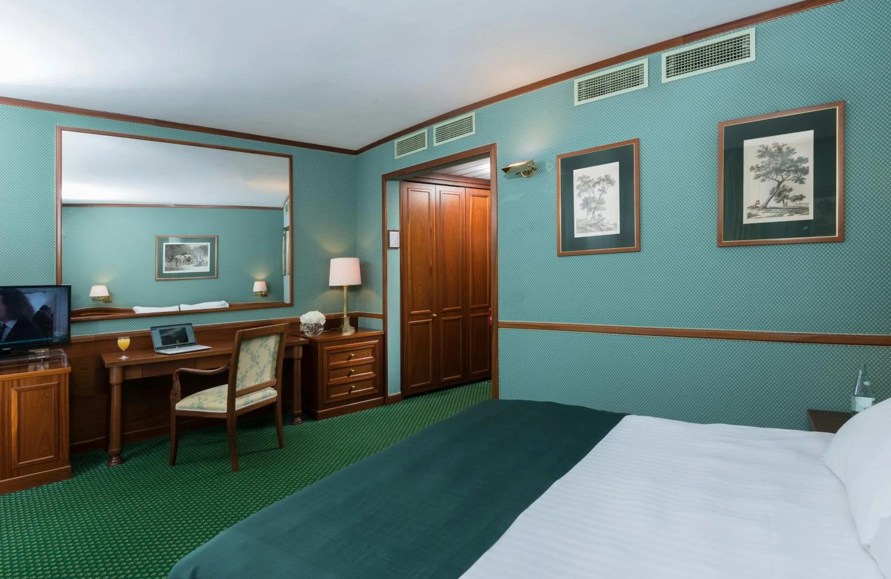 Bedroom, Bed in Leonardo Hotel Milan City Center