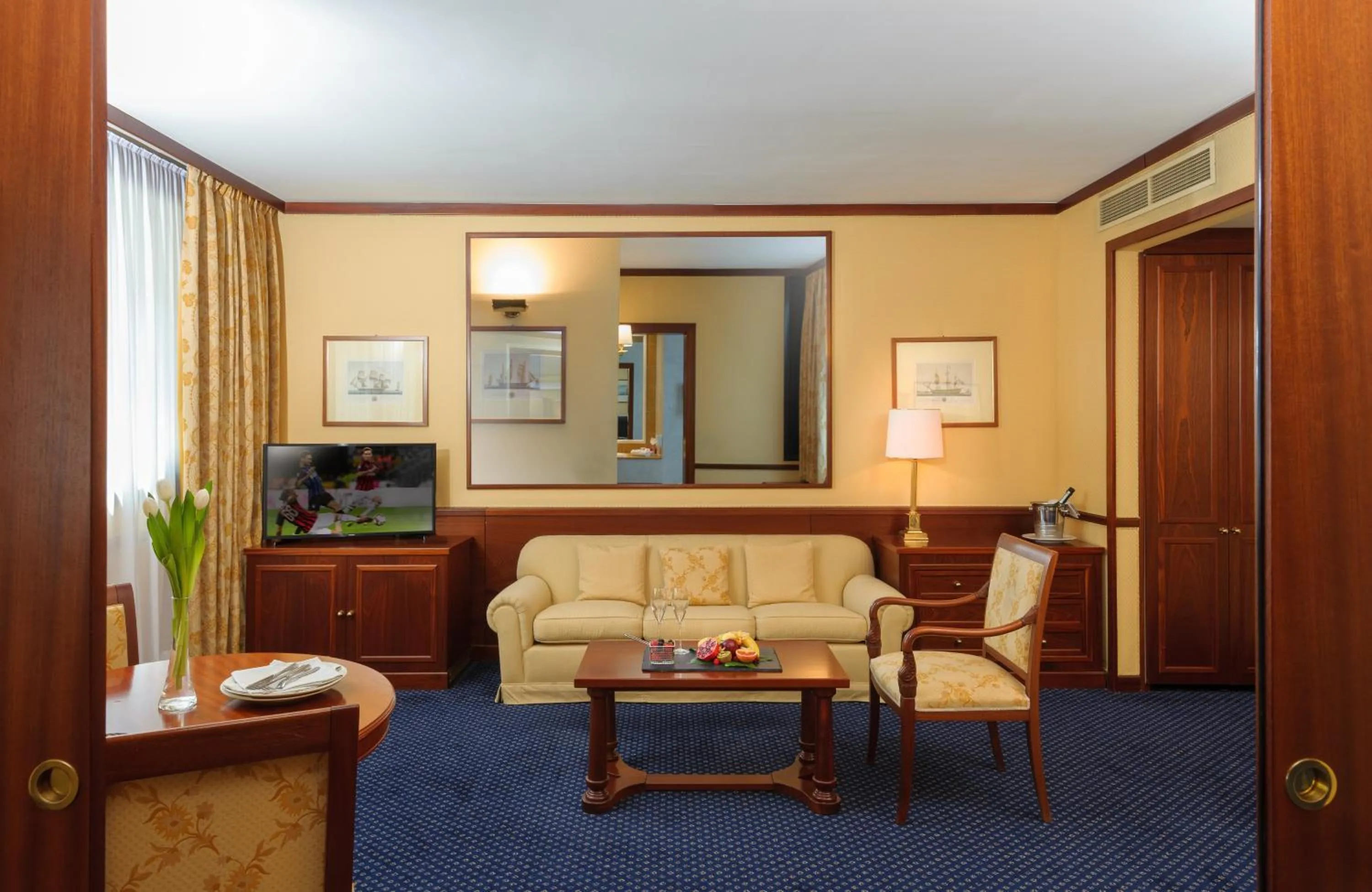 Photo of the whole room in Leonardo Hotel Milan City Center