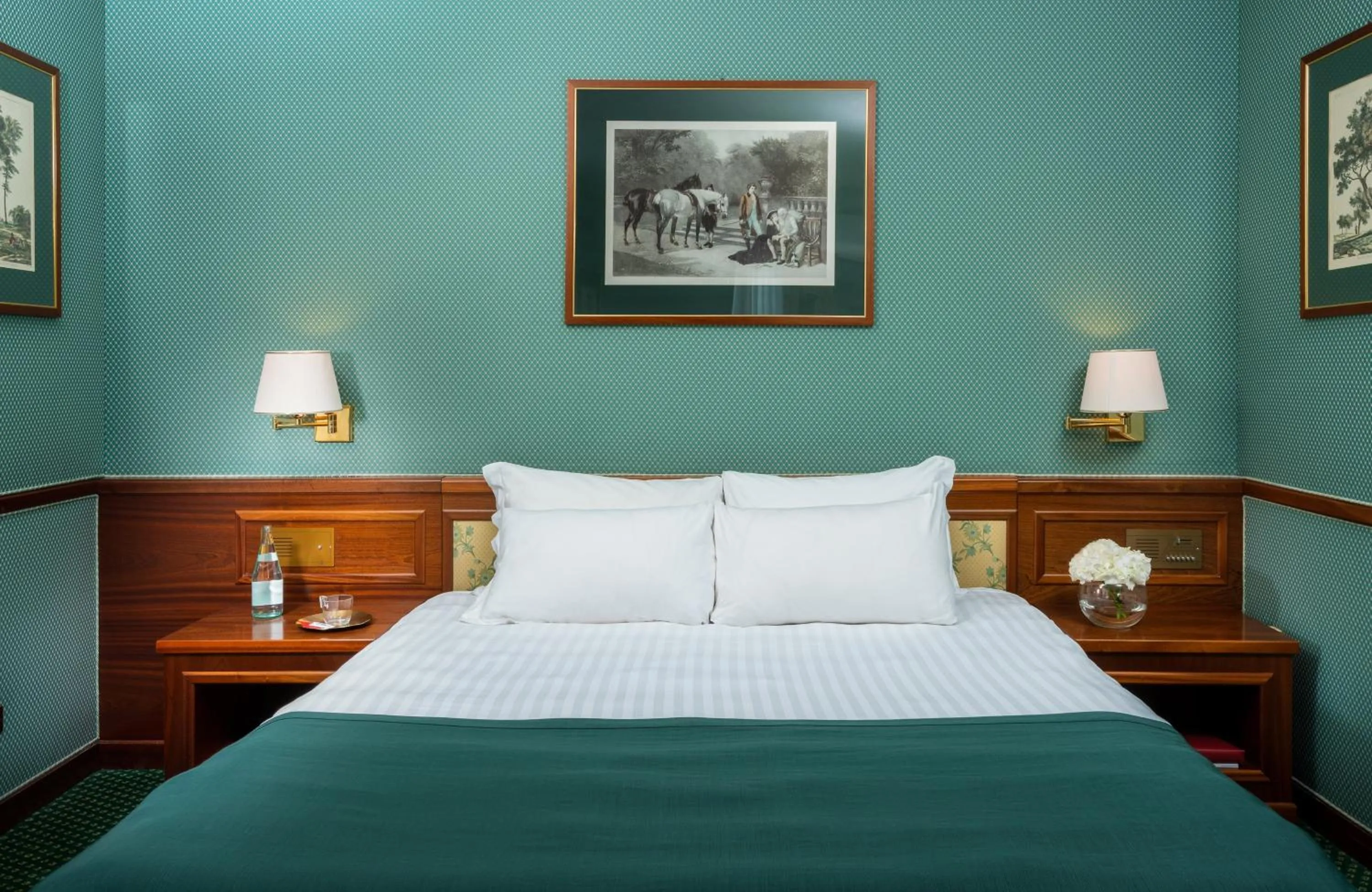 Bedroom, Bed in Leonardo Hotel Milan City Center