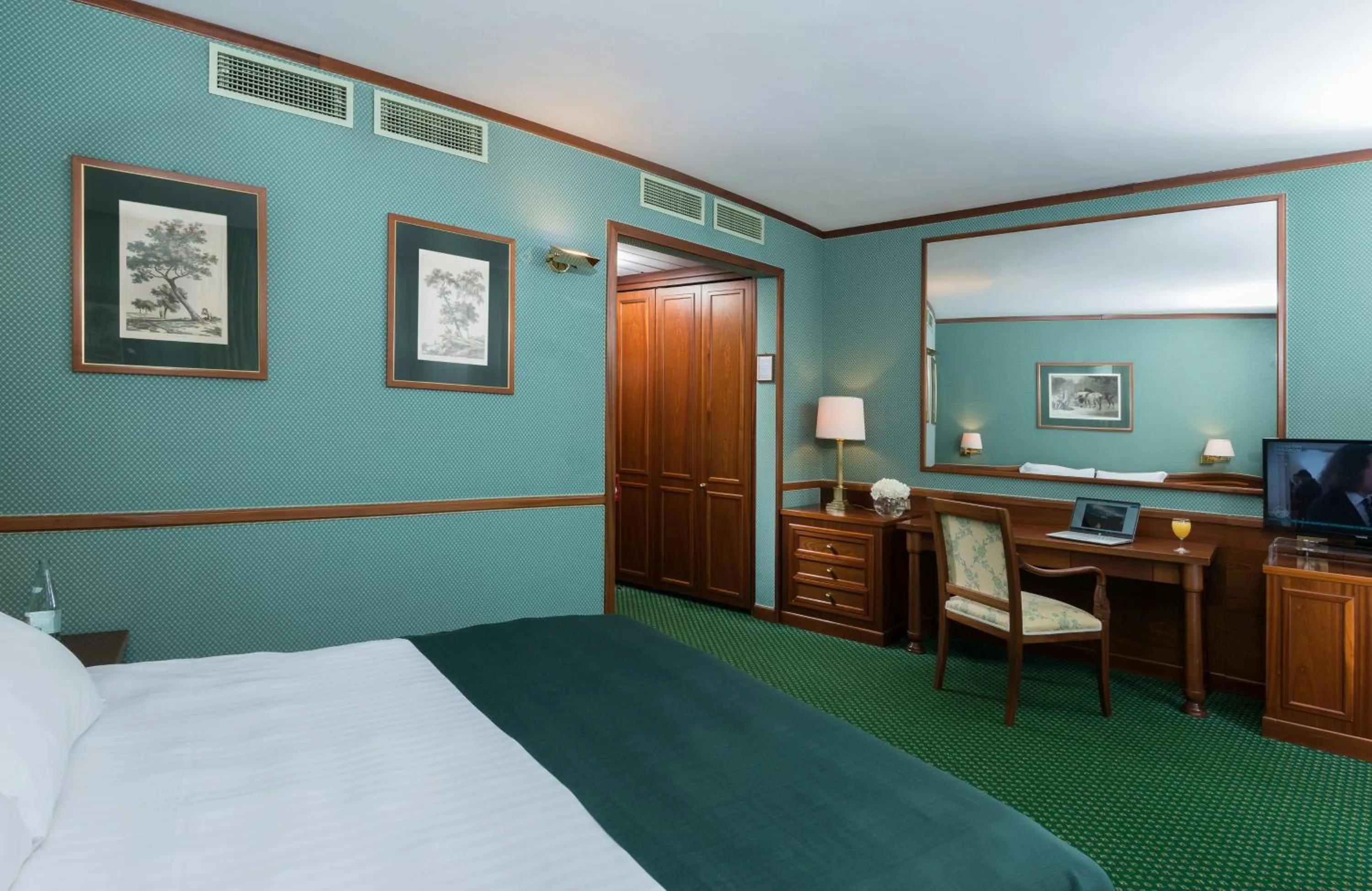 Bedroom, Bed in Leonardo Hotel Milan City Center