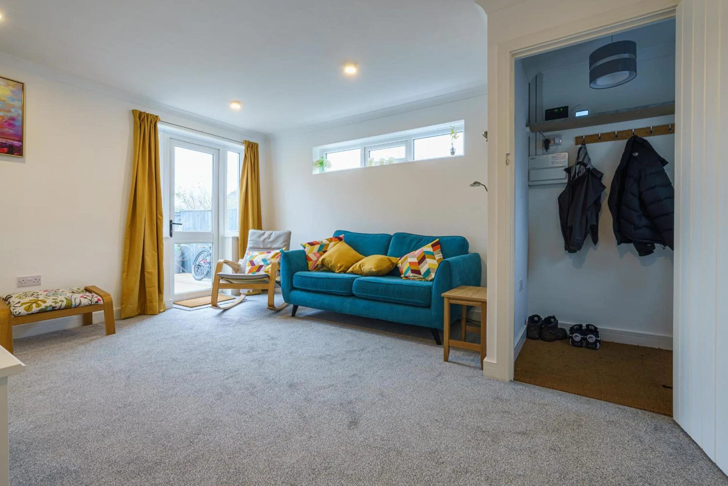 Private deck with newly refurbished flat attached!