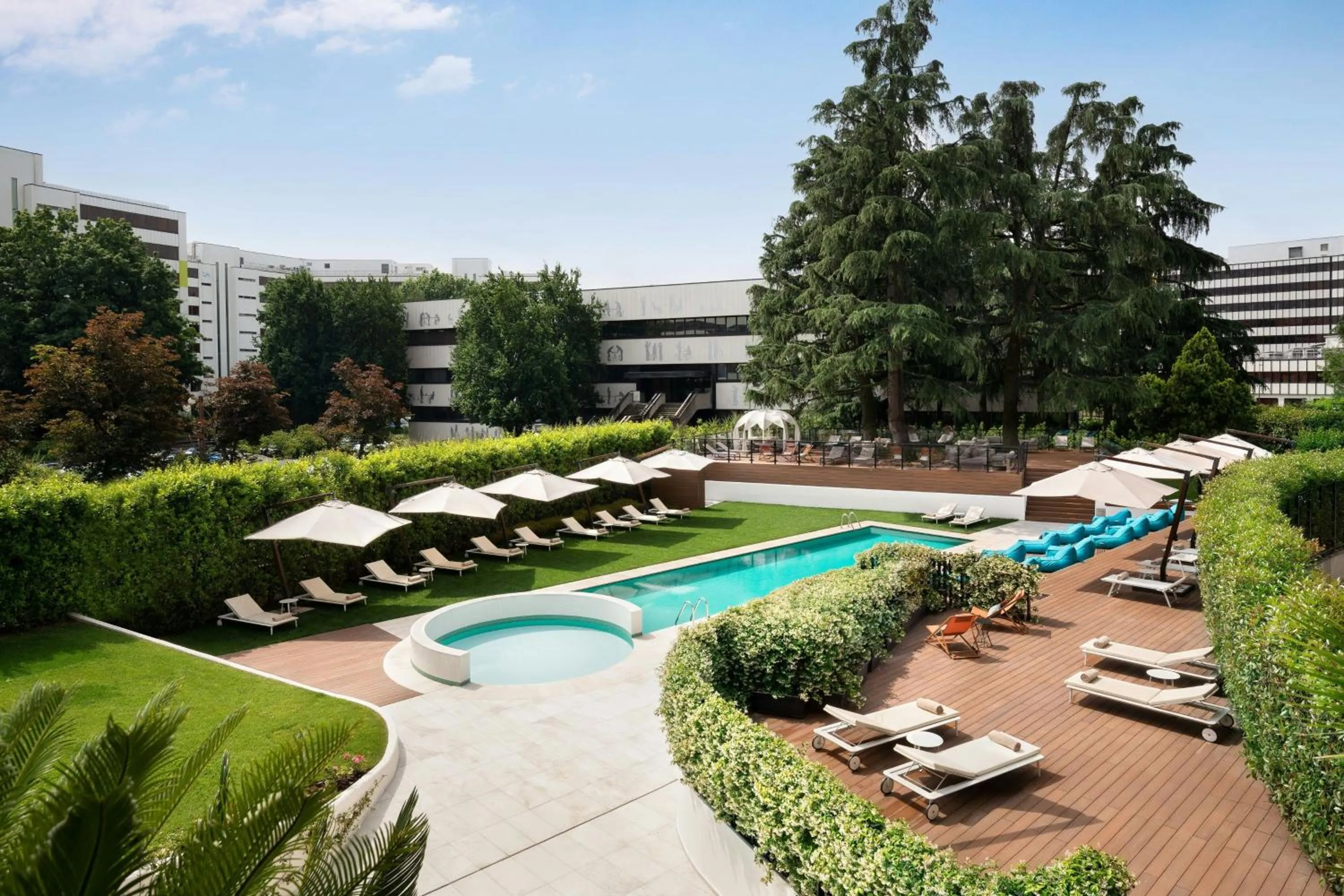 Swimming pool in Sheraton Milan San Siro