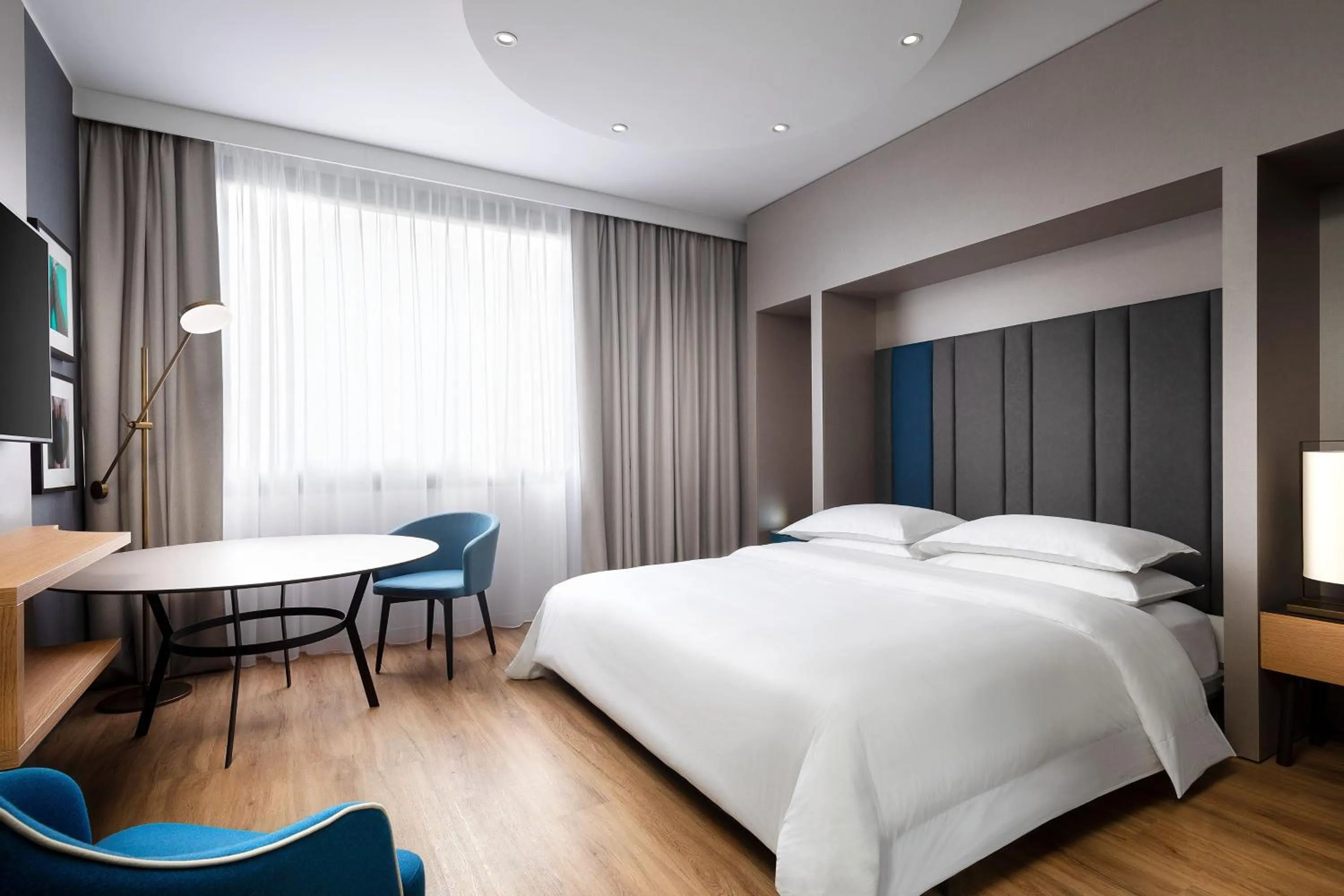 Photo of the whole room, Bed in Sheraton Milan San Siro