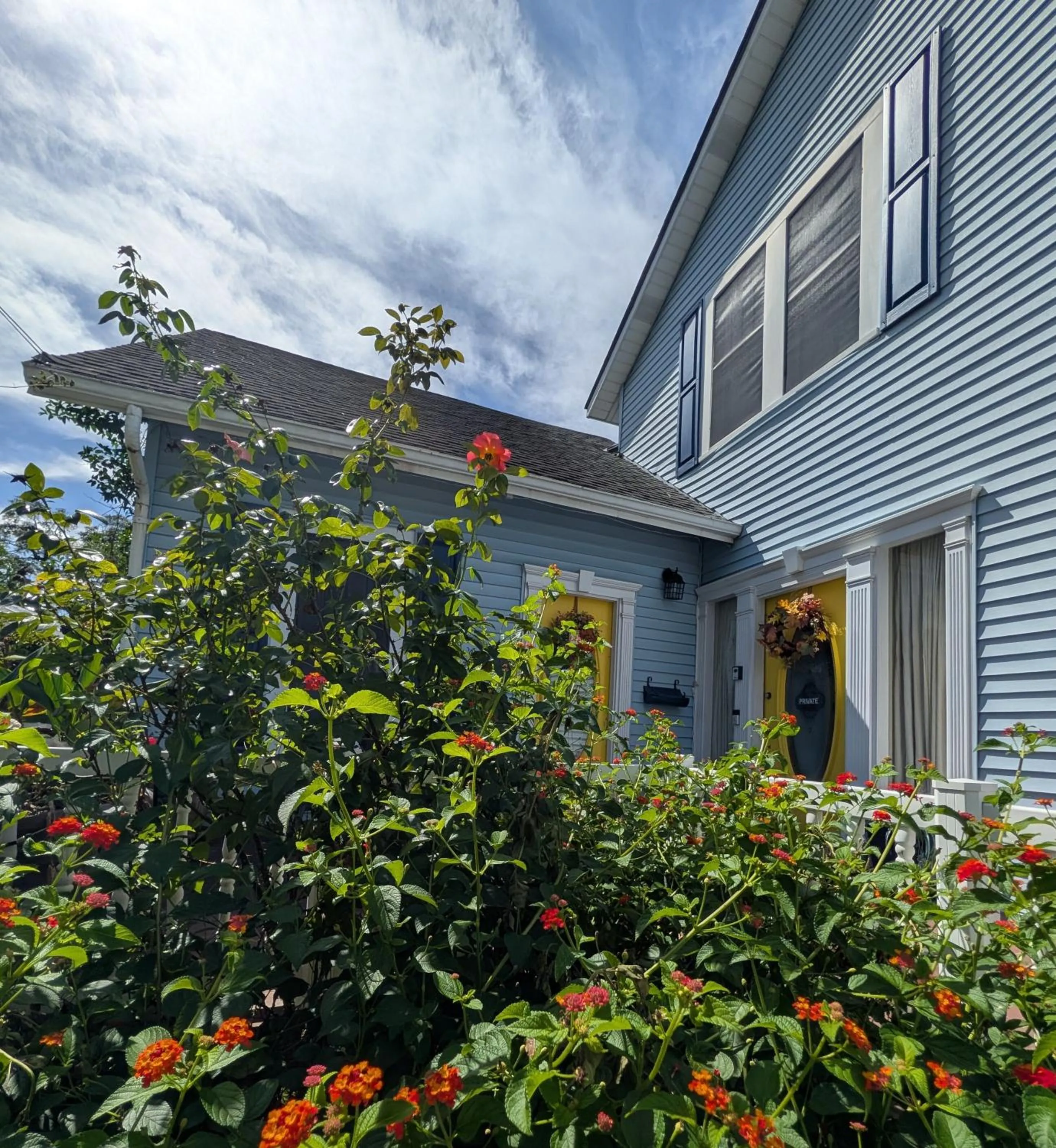 Property building in Cozy, Cute, Private Ozark Suite 5 Mins to Hospital