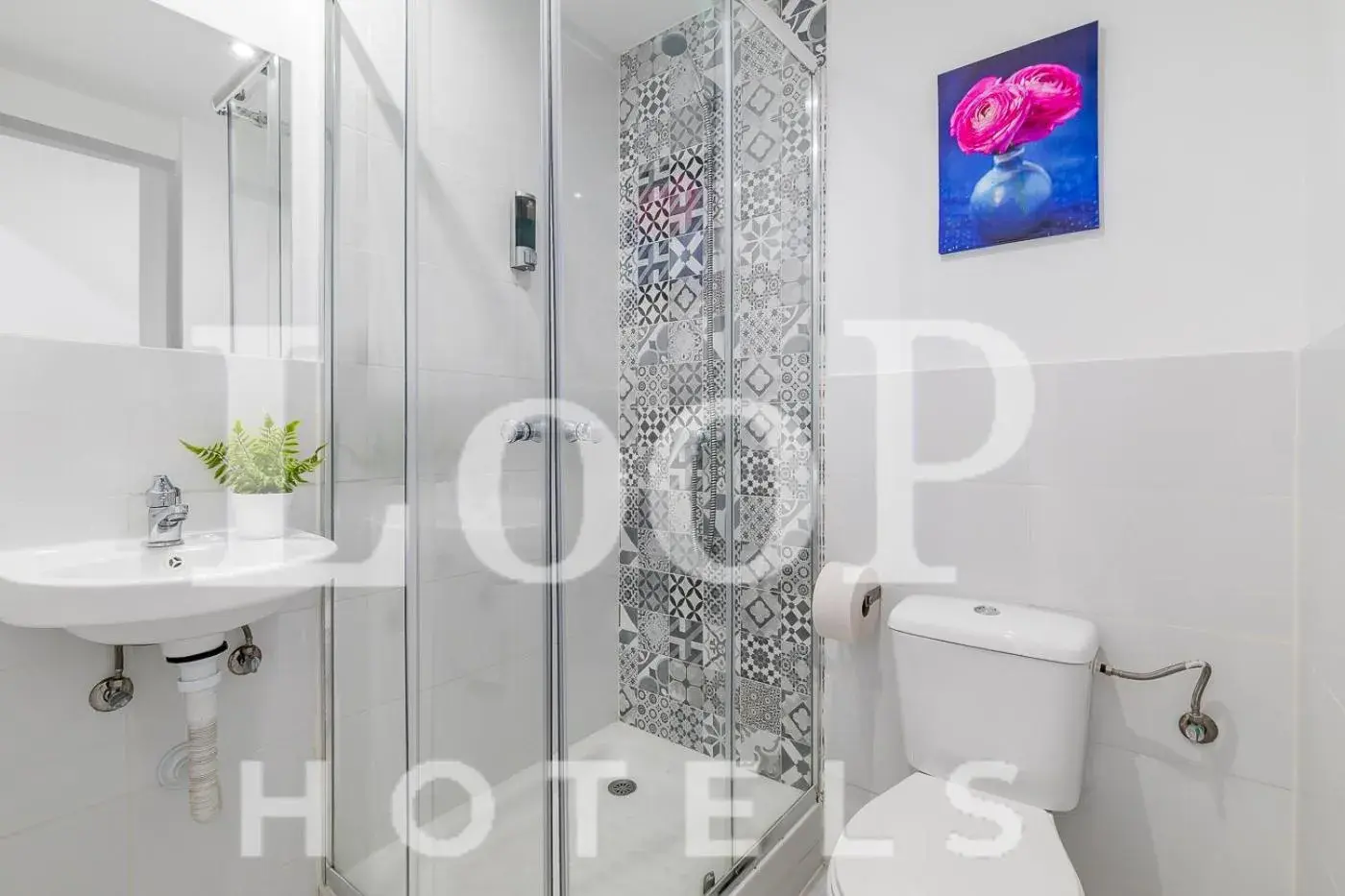 Shower in LooP America Shower in LooP America