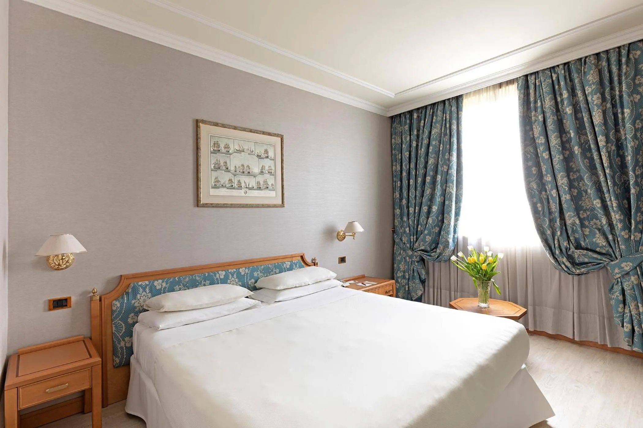 View (from property/room), Bed in Royal Garden Assago Milano