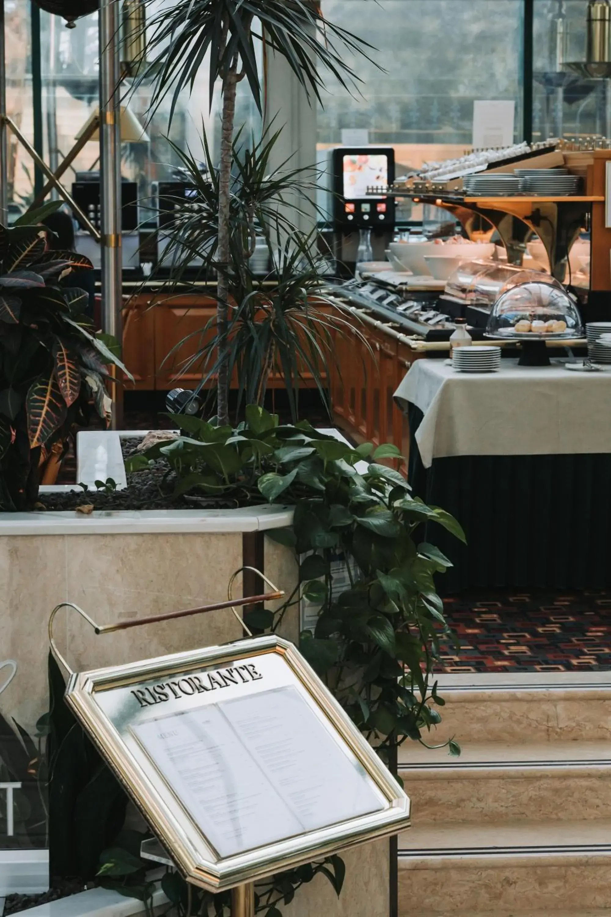 Restaurant/places to eat in Royal Garden Assago Milano Restaurant/places to eat in Royal Garden Assago Milano