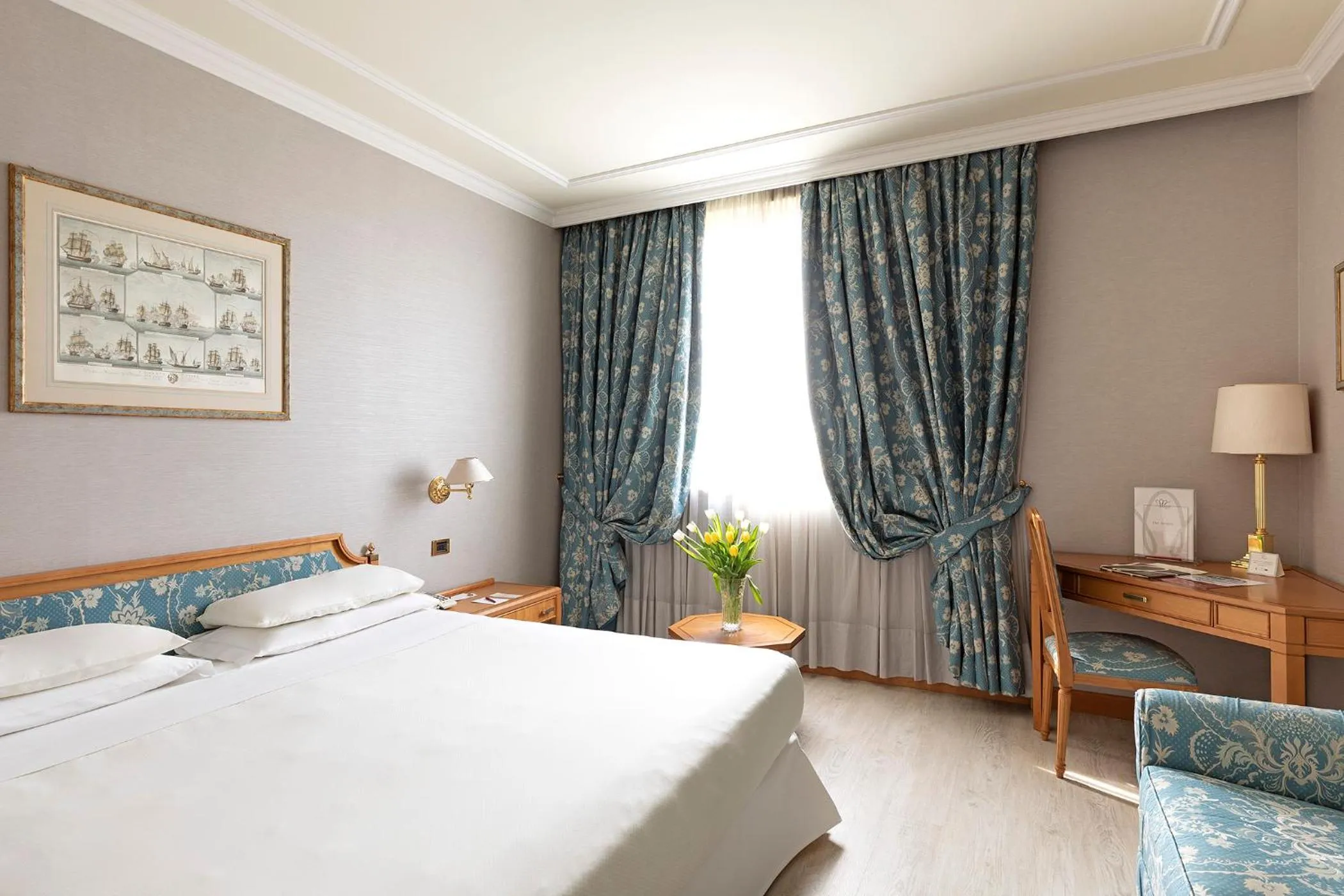 View (from property/room), Bed in Royal Garden Assago Milano