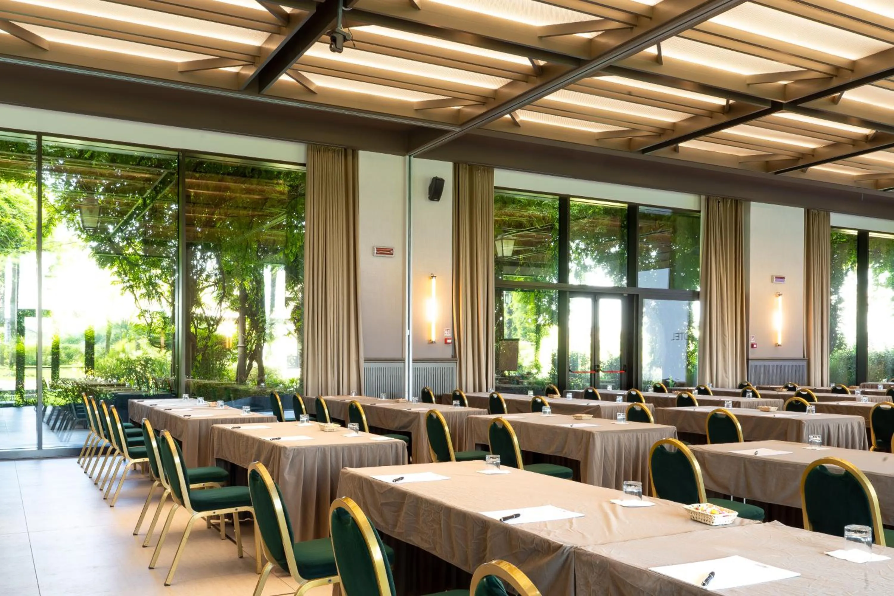 Meeting/conference room in Royal Garden Assago Milano