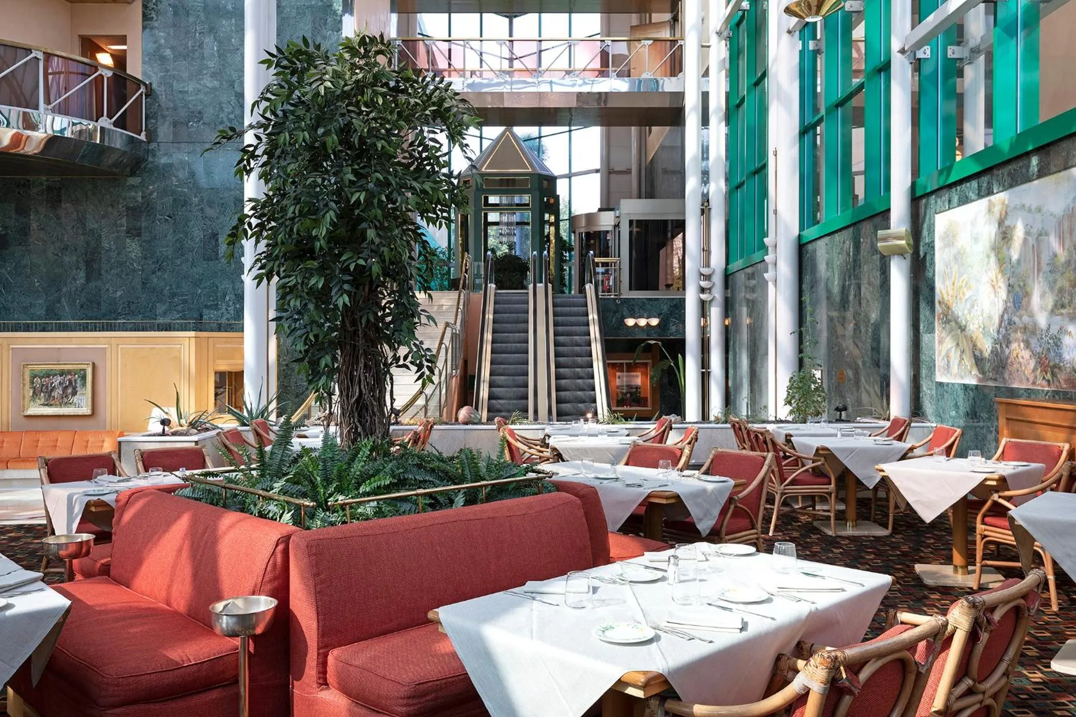 Restaurant/places to eat in Royal Garden Assago Milano