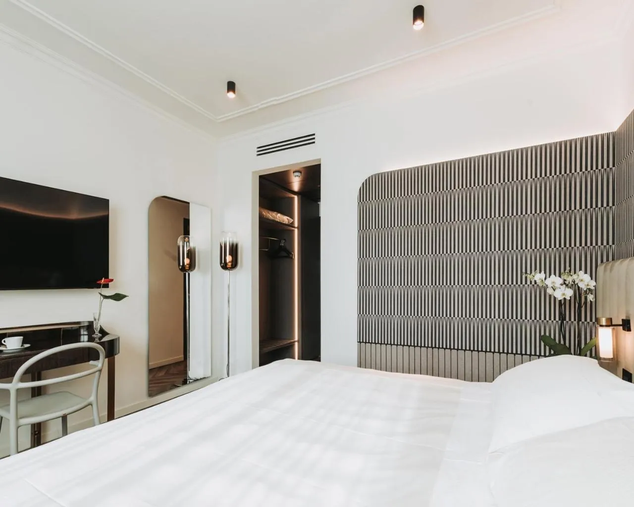 Bedroom, Bed in Royal Garden Assago Milano