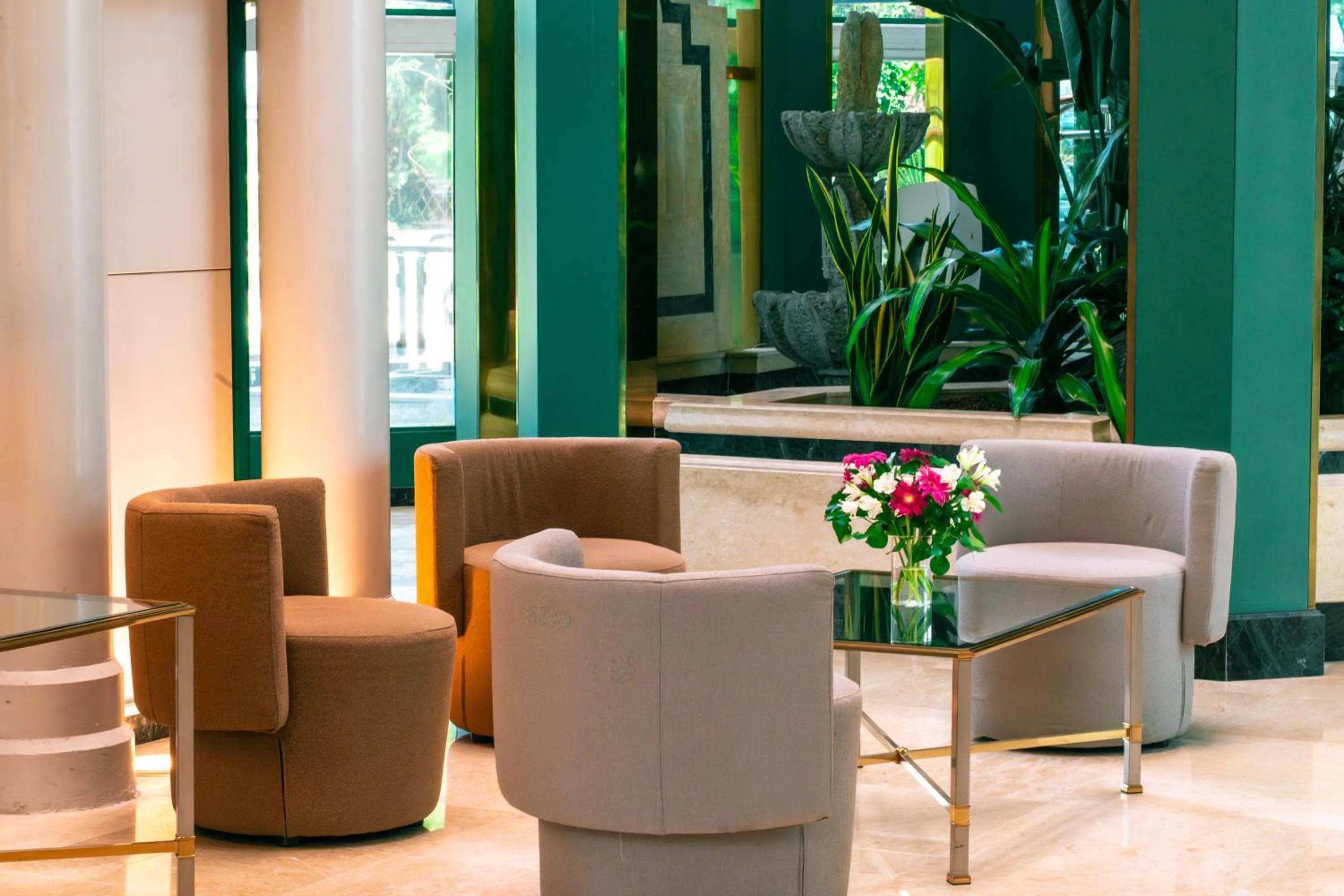 Lobby or reception in Royal Garden Assago Milano