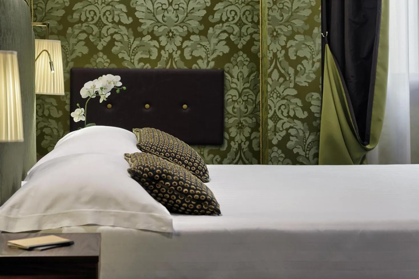 Decorative detail, Bed in Hotel American-Dinesen