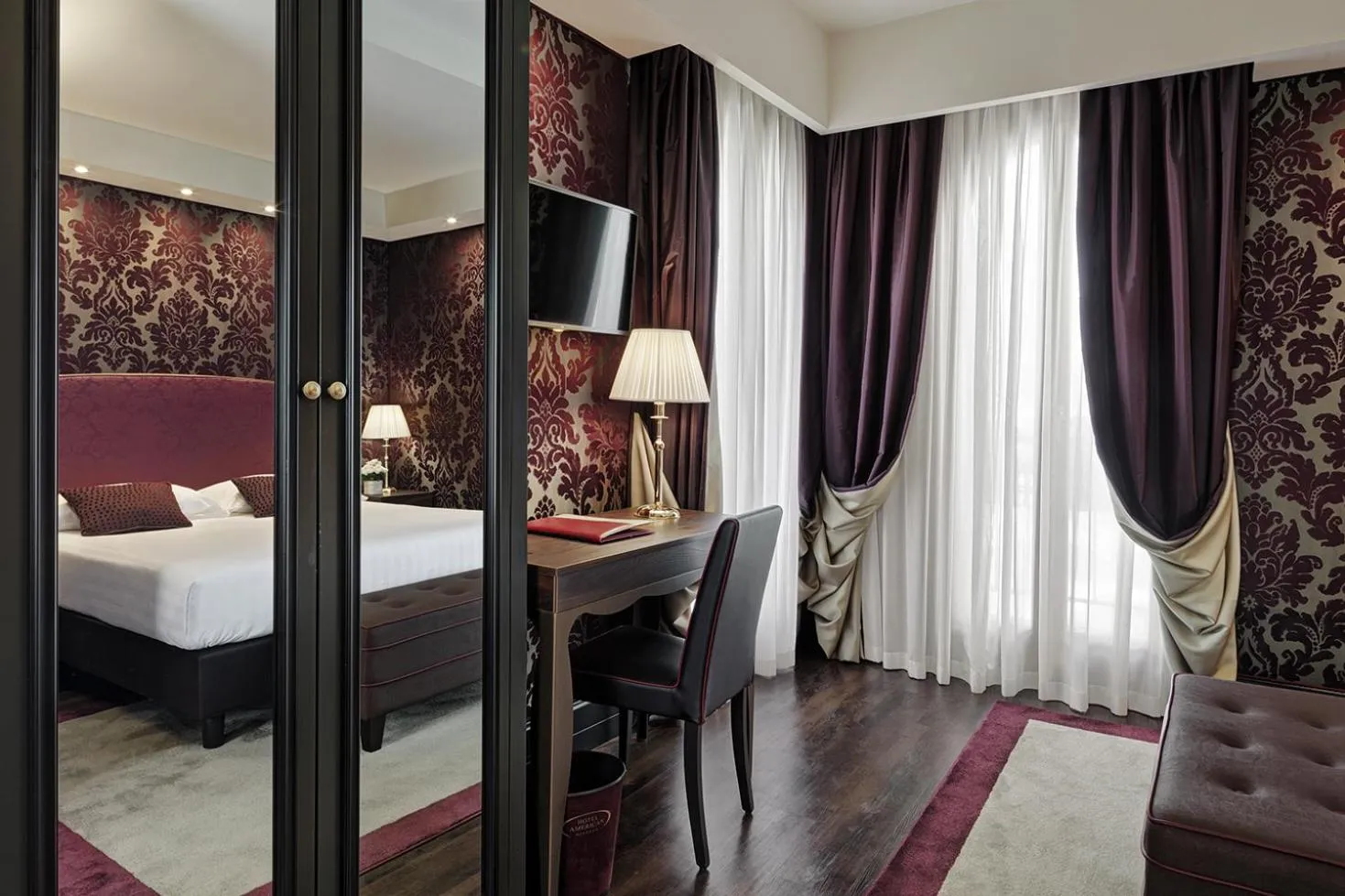 Decorative detail, Bed in Hotel American-Dinesen