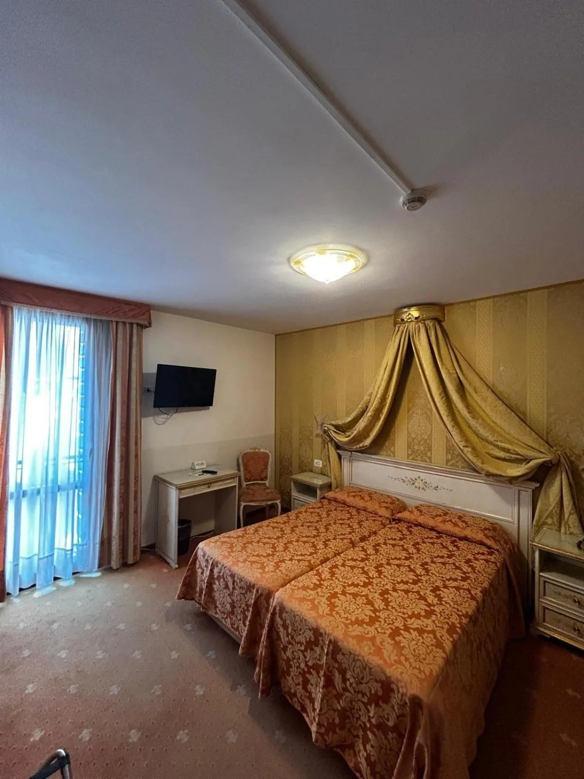 Bedroom, Bed in Ambassador Tre Rose