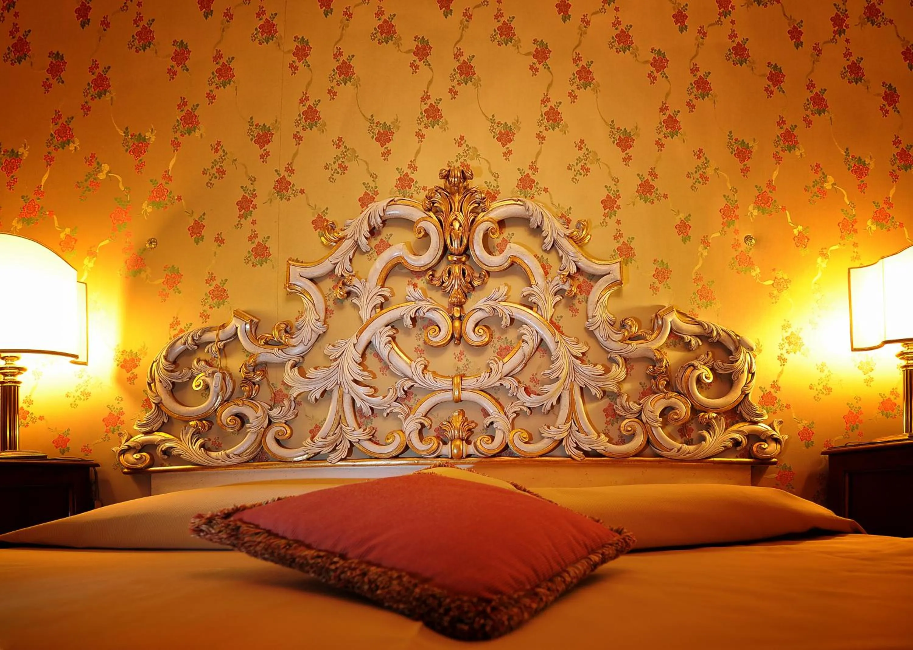 Decorative detail, Bed in Hotel Concordia