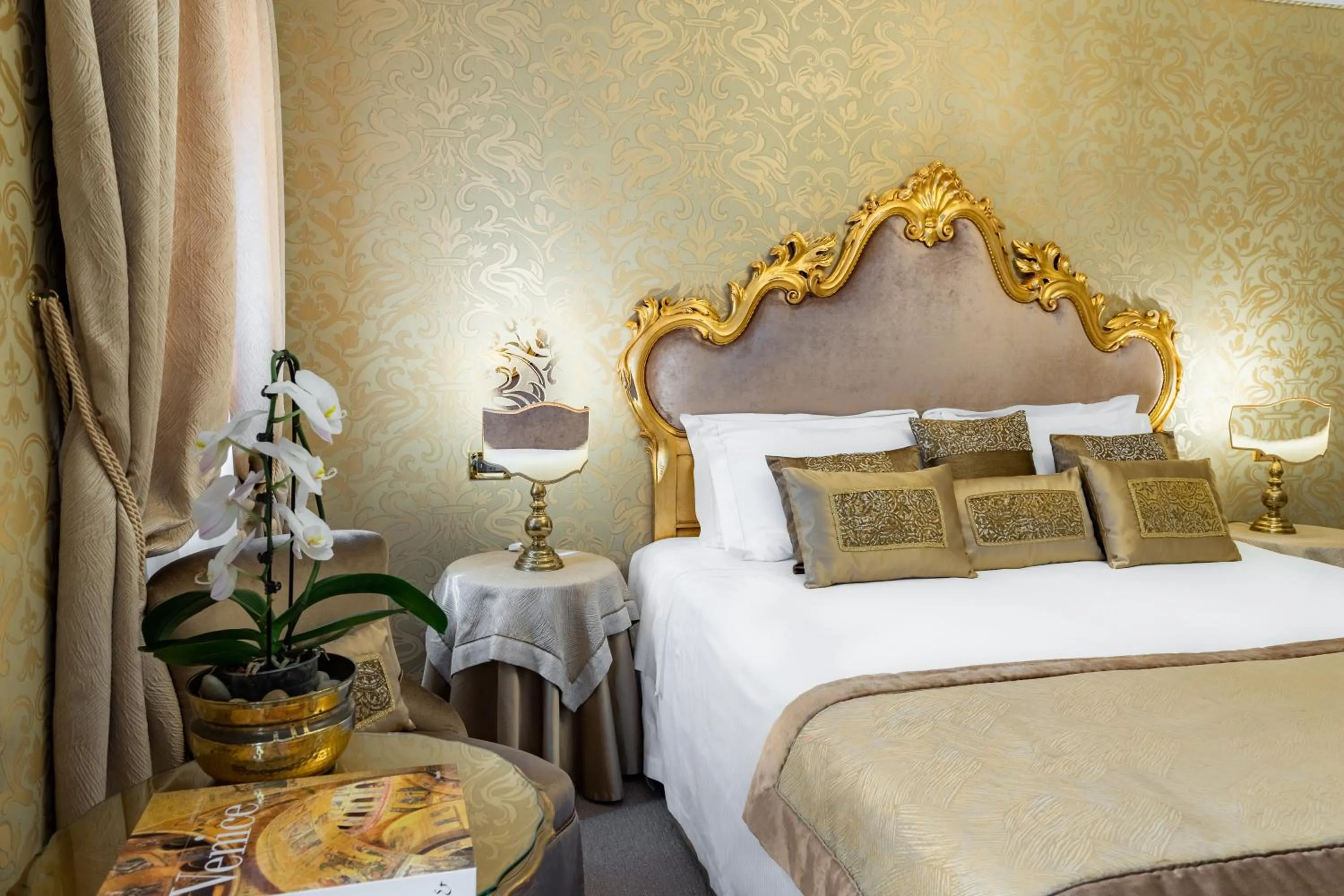 Decorative detail, Bed in Hotel Concordia