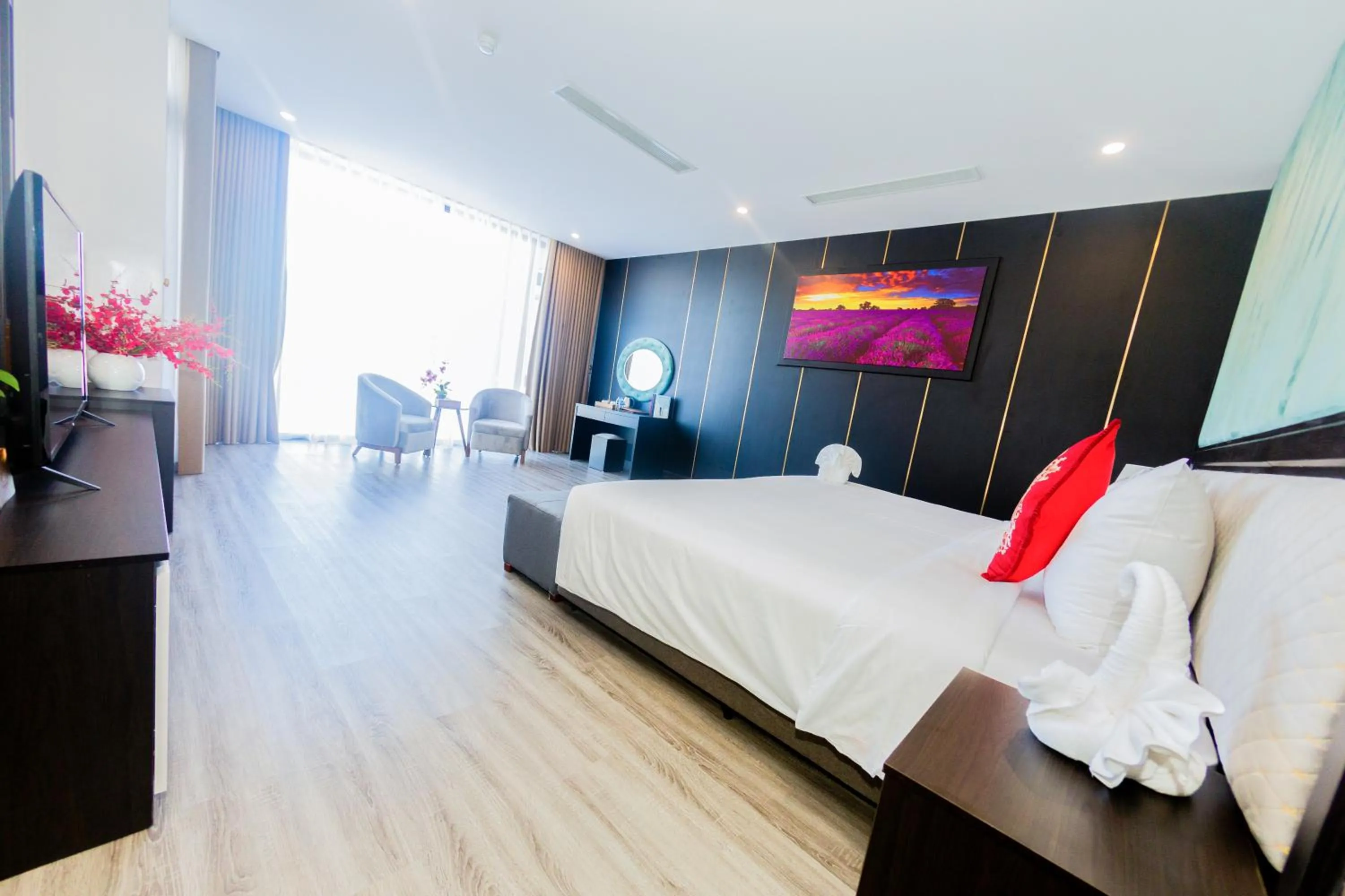 Photo of the whole room, Bed in DIAMOND HOTEL VÂN ĐỒN
