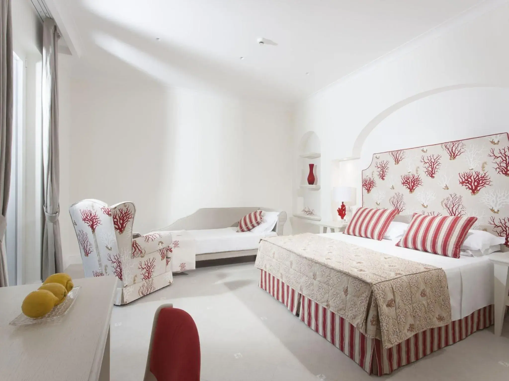 Quadruple Room with Sea View in Hotel Corallo Sorrento Quadruple Room with Sea View in Hotel Corallo Sorrento