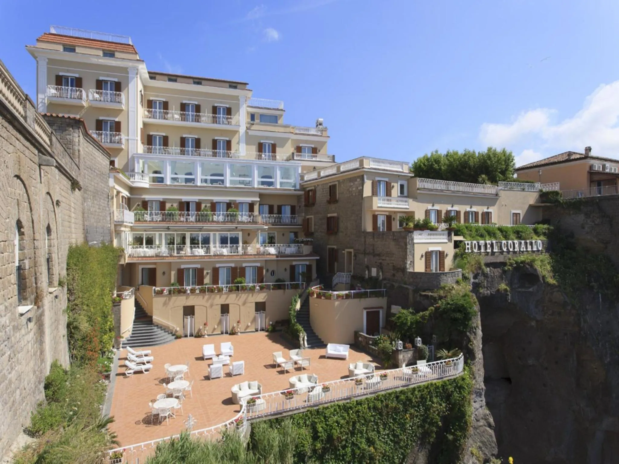 Facade/entrance in Hotel Corallo Sorrento